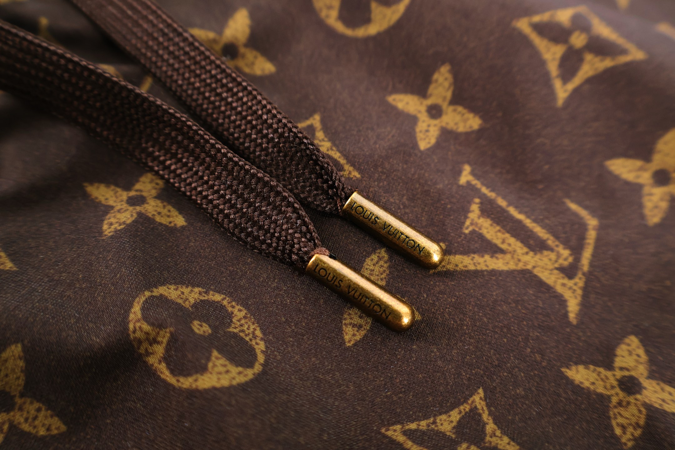 LOUIS VUITTON 路易威登 LV 满印老花皮边沙滩短裤 休闲裤 裤子 棕色 B0