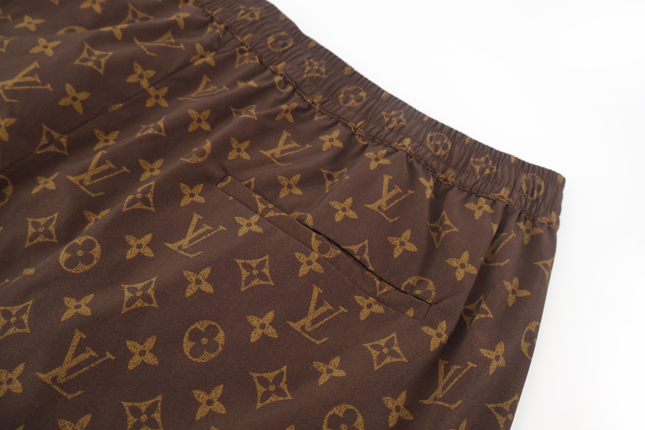 LOUIS VUITTON 路易威登 LV 满印老花皮边沙滩短裤 休闲裤 裤子 棕色 B0
