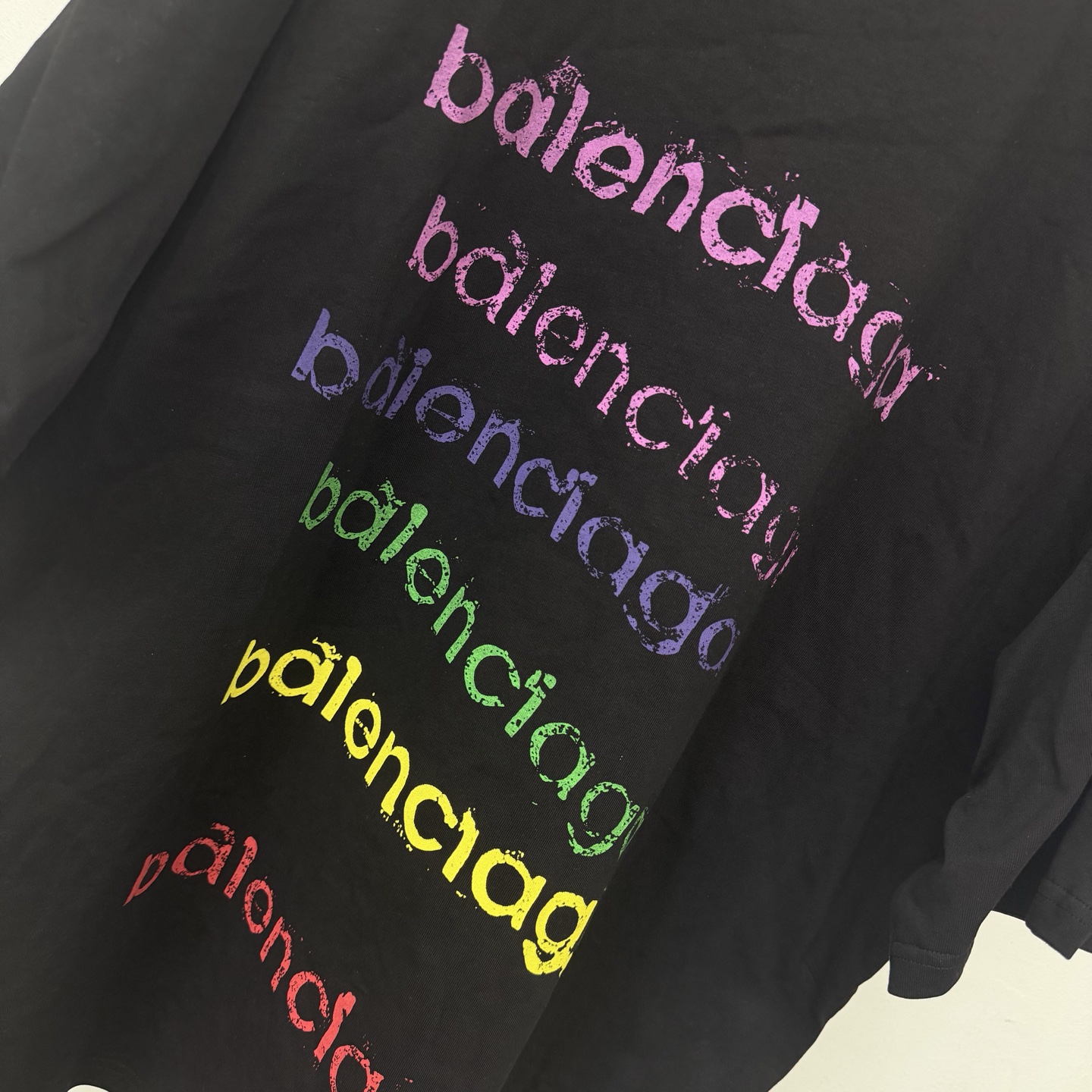 Balenciaga 巴黎世家 彩虹模糊彩色倒置水洗字母圆领短袖 T恤 圆领 夏季 黑色 白色 A0 