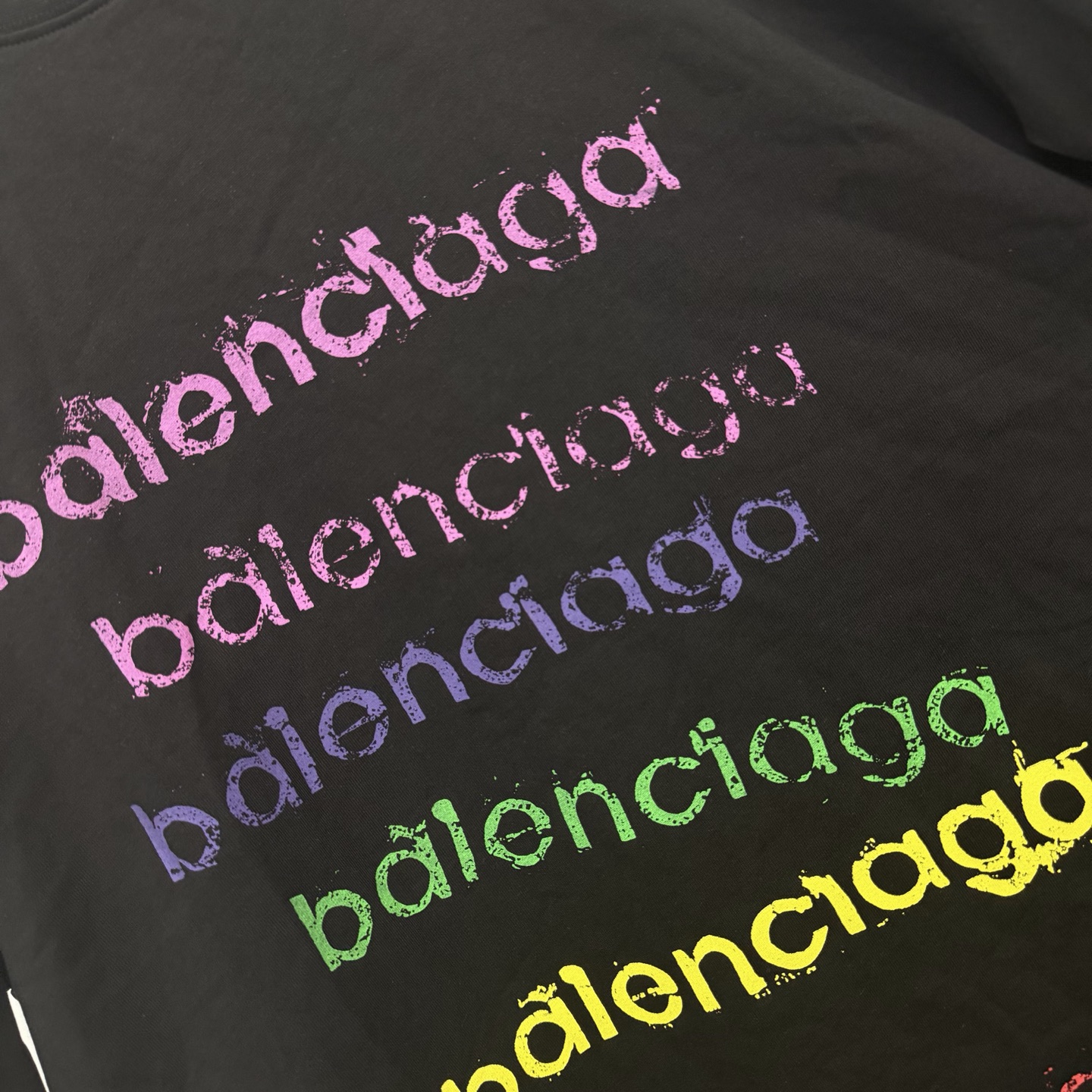 Balenciaga 巴黎世家 彩虹模糊彩色倒置水洗字母圆领短袖 T恤 圆领 夏季 黑色 白色 A0 