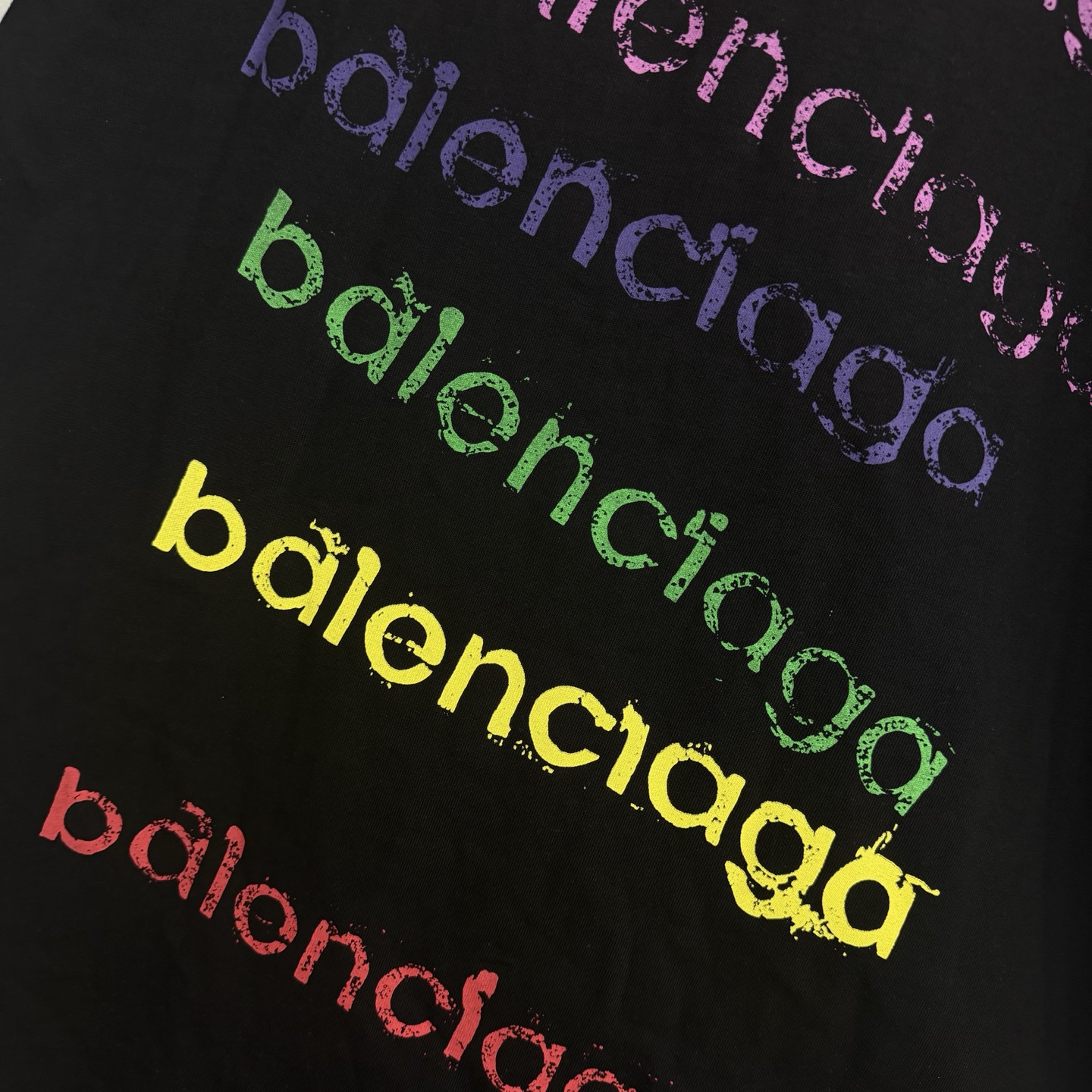 Balenciaga 巴黎世家 彩虹模糊彩色倒置水洗字母圆领短袖 T恤 圆领 夏季 黑色 白色 A0 