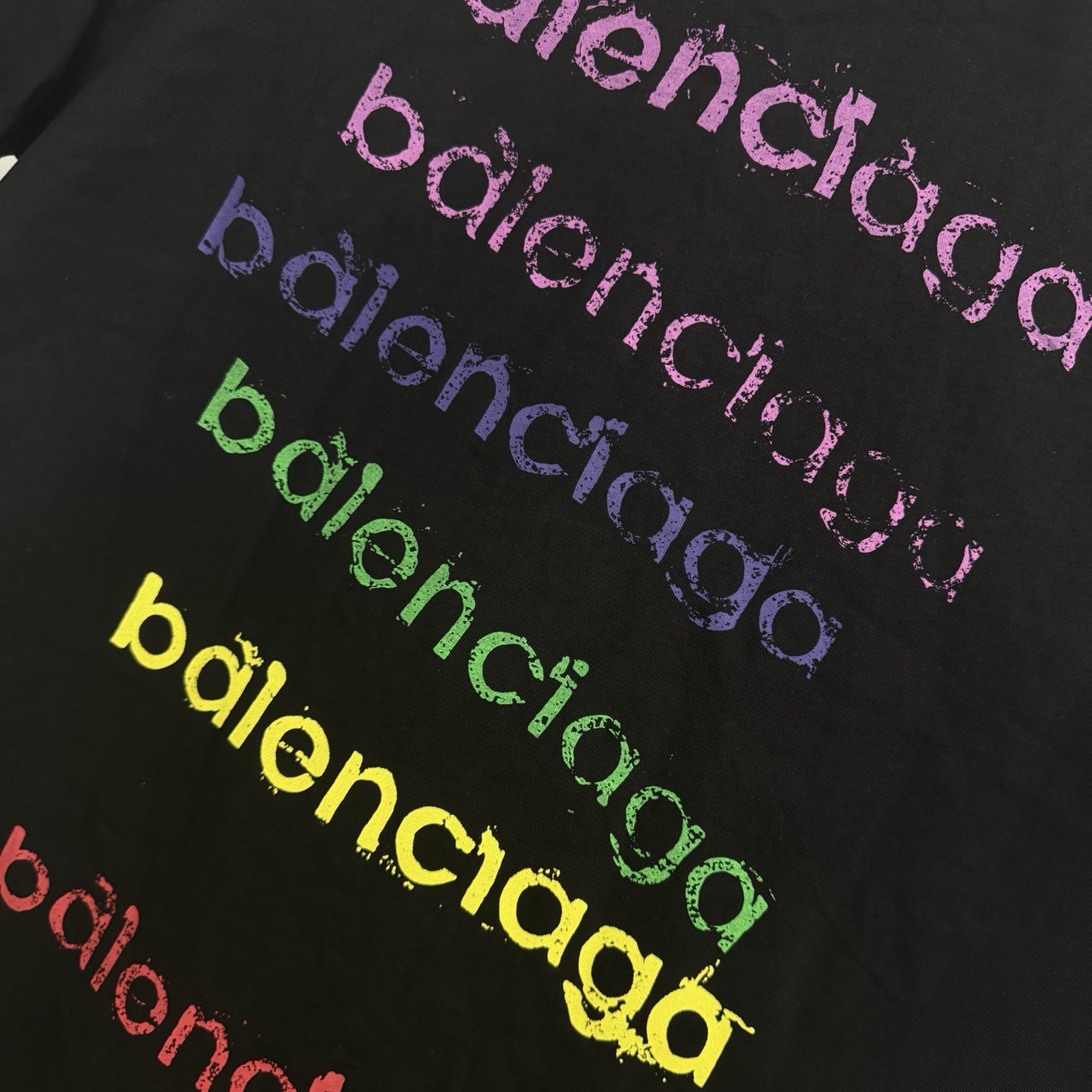 Balenciaga 巴黎世家 彩虹模糊彩色倒置水洗字母圆领短袖 T恤 圆领 夏季 黑色 白色 A0 