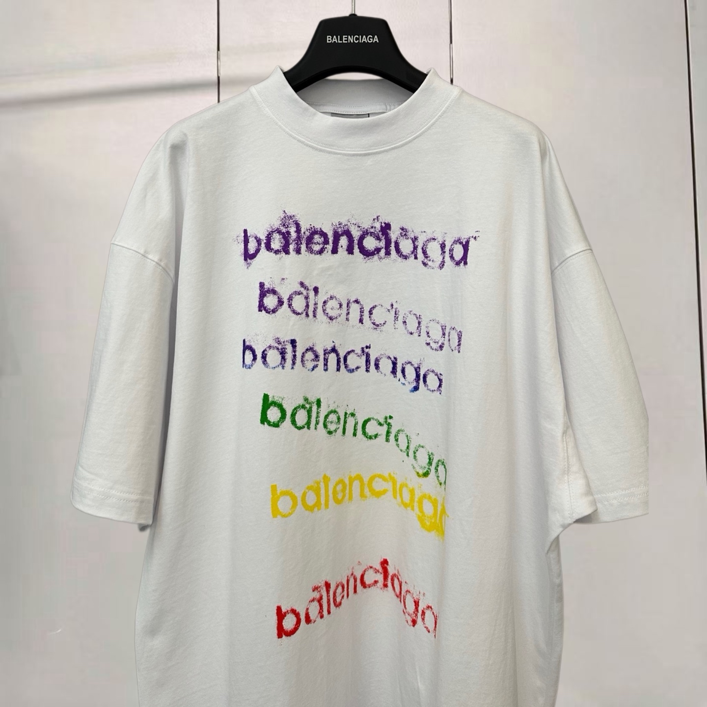 Balenciaga 巴黎世家 彩虹模糊彩色倒置水洗字母圆领短袖 T恤 圆领 夏季 黑色 白色 A0 