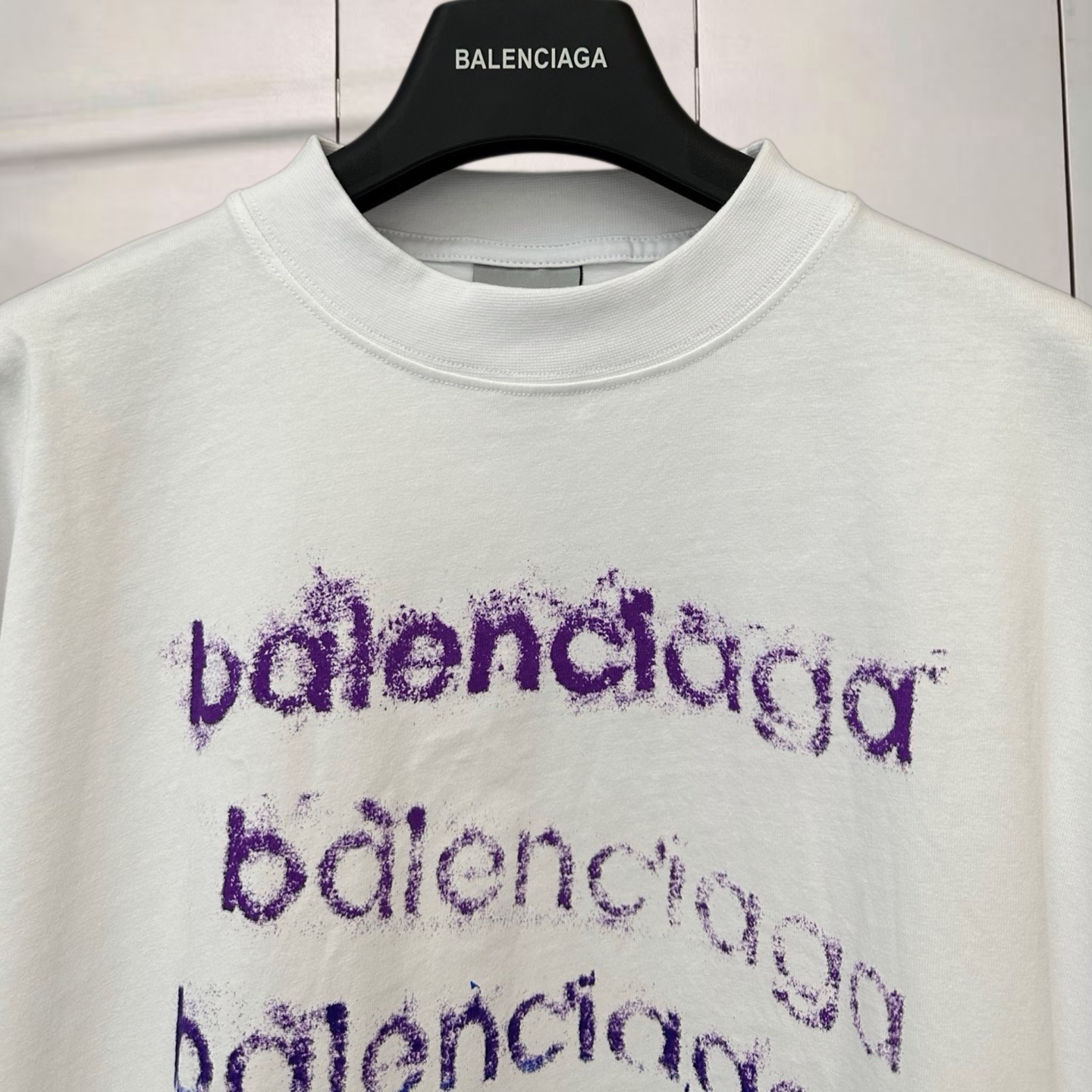 Balenciaga 巴黎世家 彩虹模糊彩色倒置水洗字母圆领短袖 T恤 圆领 夏季 黑色 白色 A0 