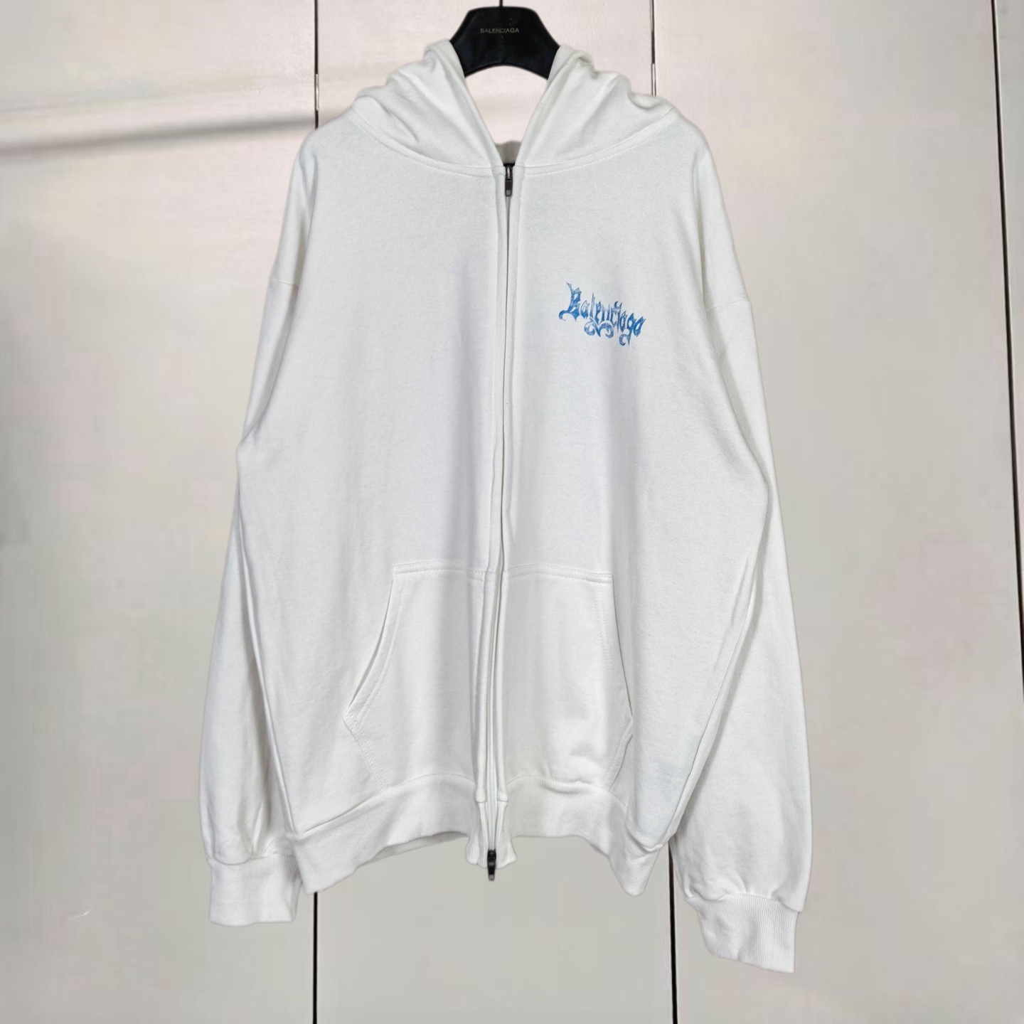 Balenciaga 巴黎世家 蓝色火焰哥特字母徽标印花拉链连帽卫衣 连帽衫 外套 长袖 白色 B0 