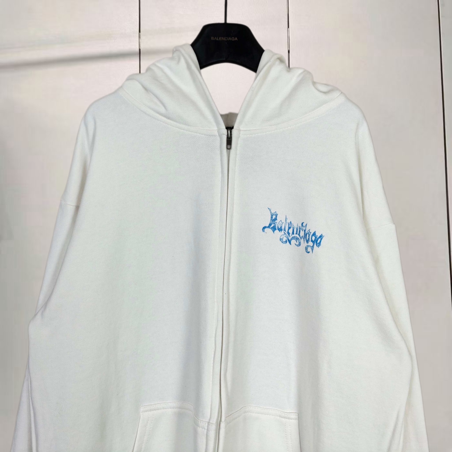 Balenciaga 巴黎世家 蓝色火焰哥特字母徽标印花拉链连帽卫衣 连帽衫 外套 长袖 白色 B0 