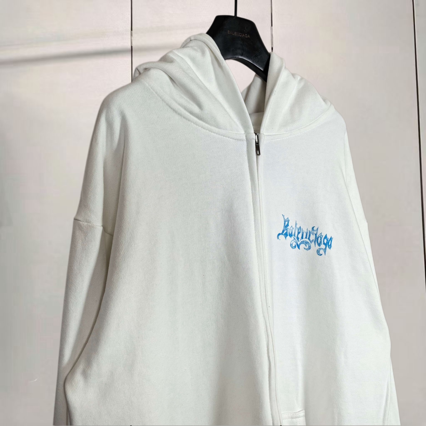 Balenciaga 巴黎世家 蓝色火焰哥特字母徽标印花拉链连帽卫衣 连帽衫 外套 长袖 白色 B0 