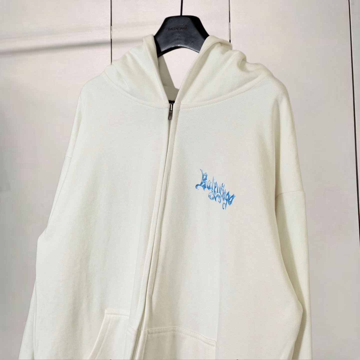 Balenciaga 巴黎世家 蓝色火焰哥特字母徽标印花拉链连帽卫衣 连帽衫 外套 长袖 白色 B0 