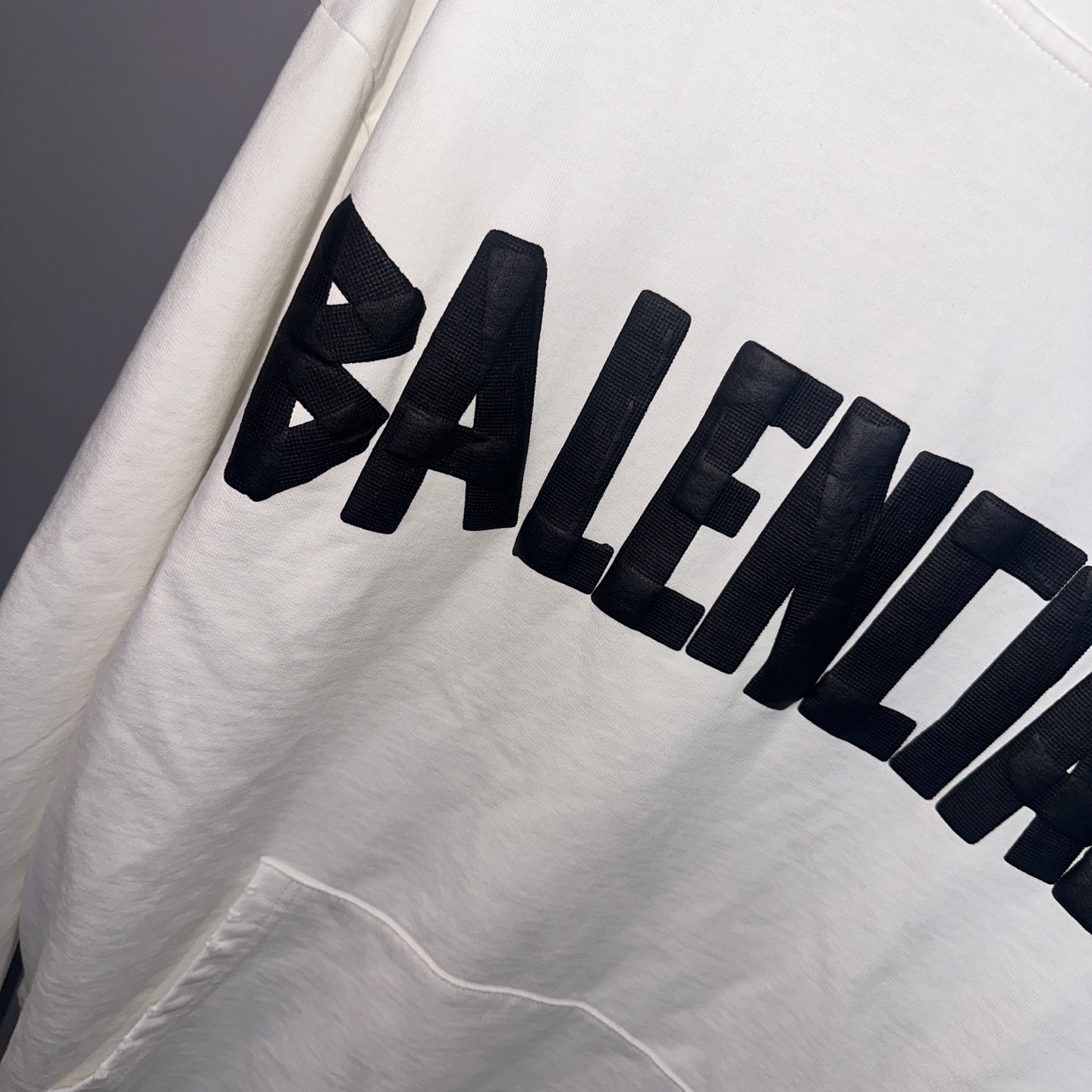 Balenciaga 巴黎世家 美纹纸胶带字母发泡印花连帽卫衣 连帽衫 外套 长袖 黑色 白色 B0