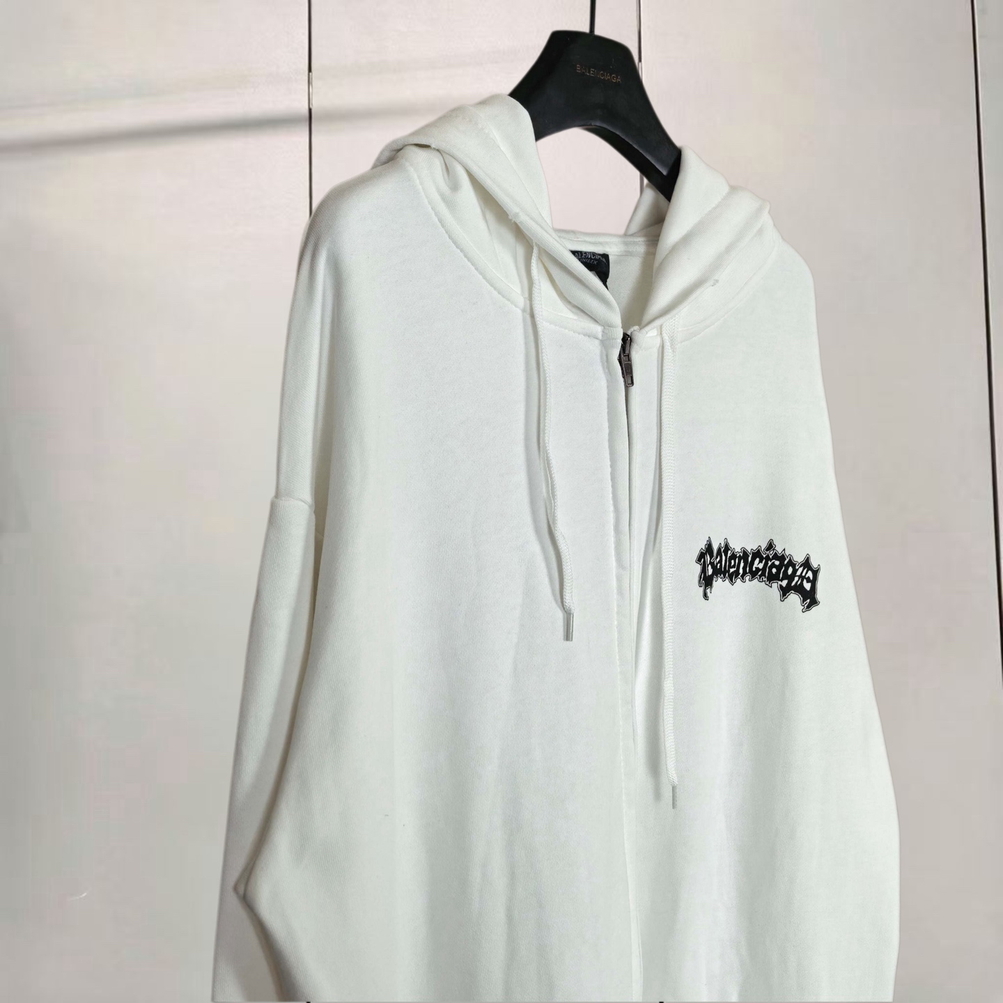 Balenciaga 巴黎世家 暗黑乐队摇滚涂鸦风印花洗水做旧拉链连帽卫衣 连帽衫 外套 长袖 黑色 白色 B0 