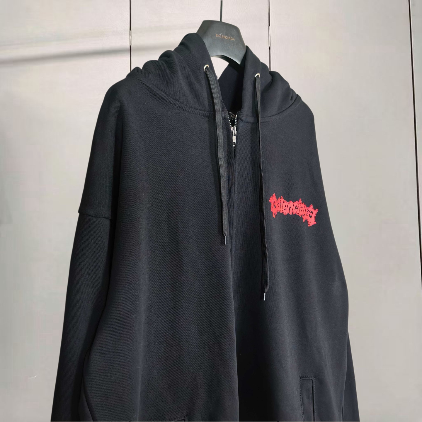 Balenciaga 巴黎世家 暗黑乐队摇滚涂鸦风印花洗水做旧拉链连帽卫衣 连帽衫 外套 长袖 黑色 白色 B0 