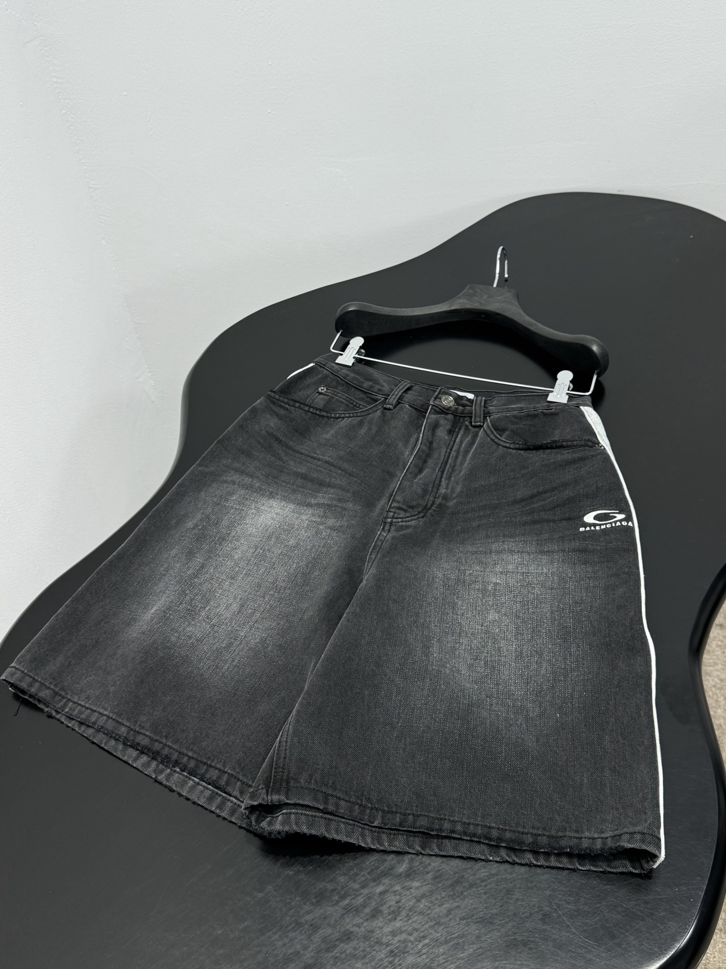 Balenciaga 巴黎世家 PIPING DETAIL 拼色牛仔短裤 休闲裤 五分裤 中裤 裤子 夏季 黑色 A5