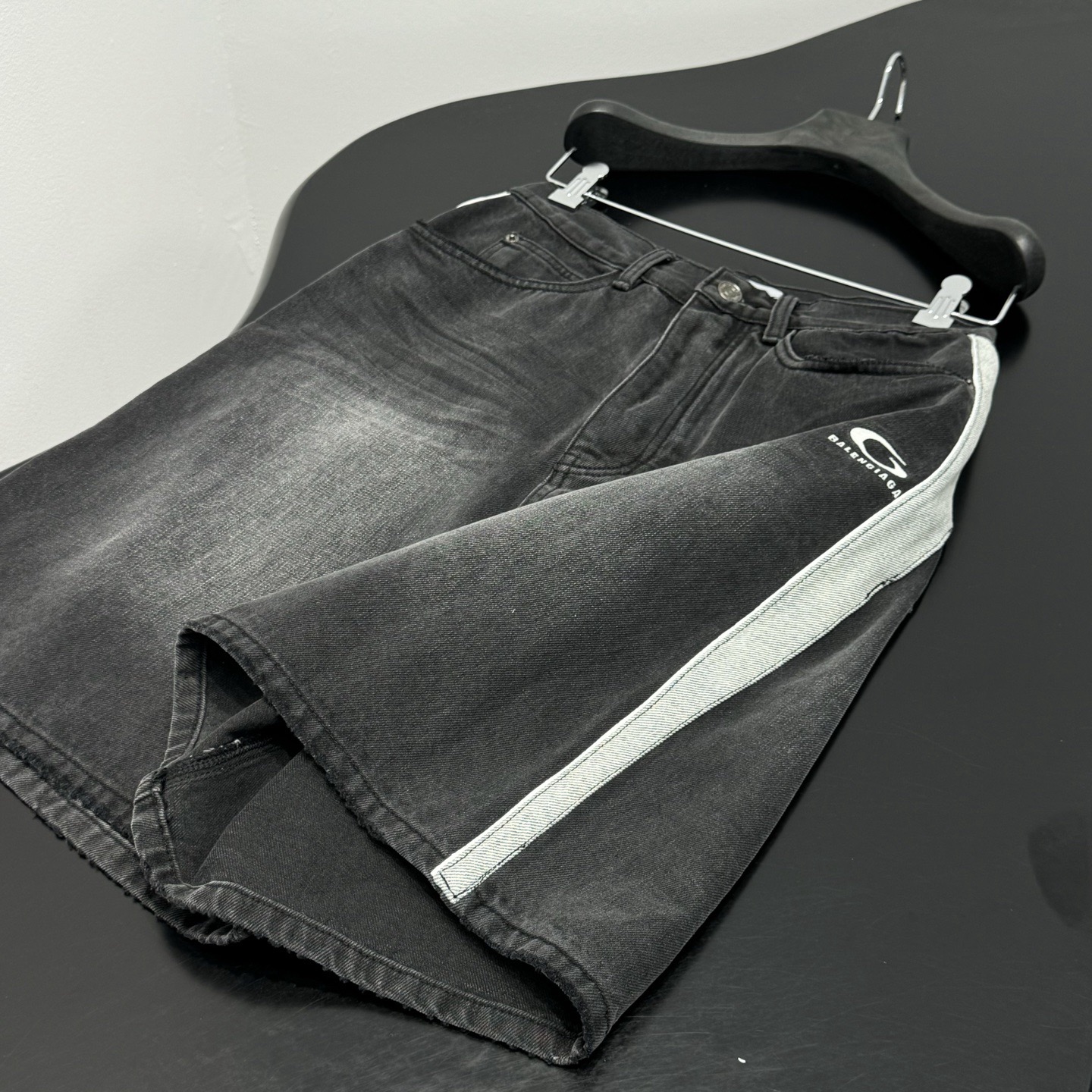 Balenciaga 巴黎世家 PIPING DETAIL 拼色牛仔短裤 休闲裤 五分裤 中裤 裤子 夏季 黑色 A5