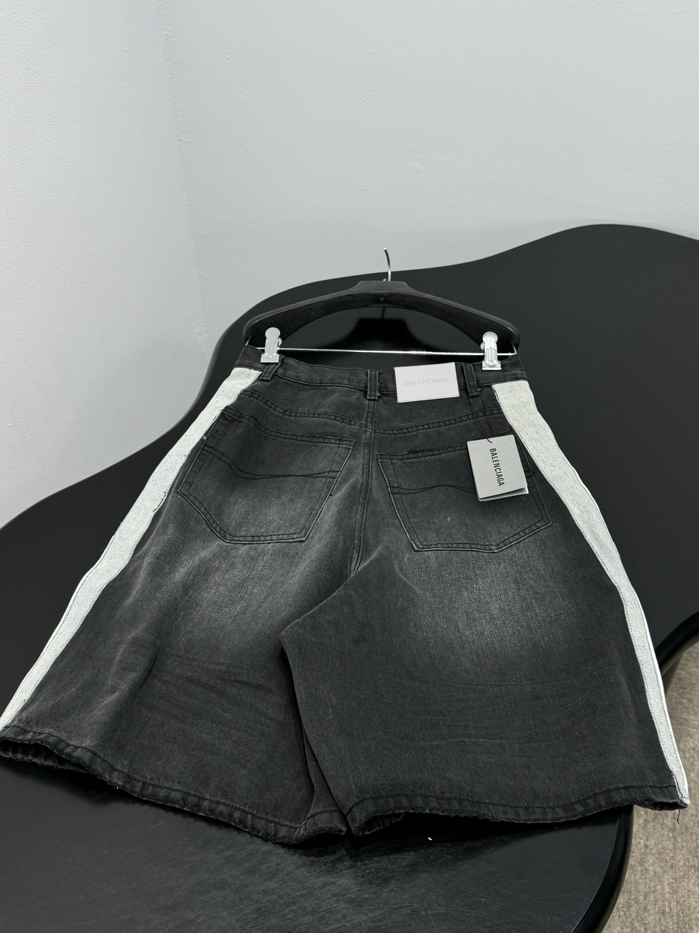 Balenciaga 巴黎世家 PIPING DETAIL 拼色牛仔短裤 休闲裤 五分裤 中裤 裤子 夏季 黑色 A5