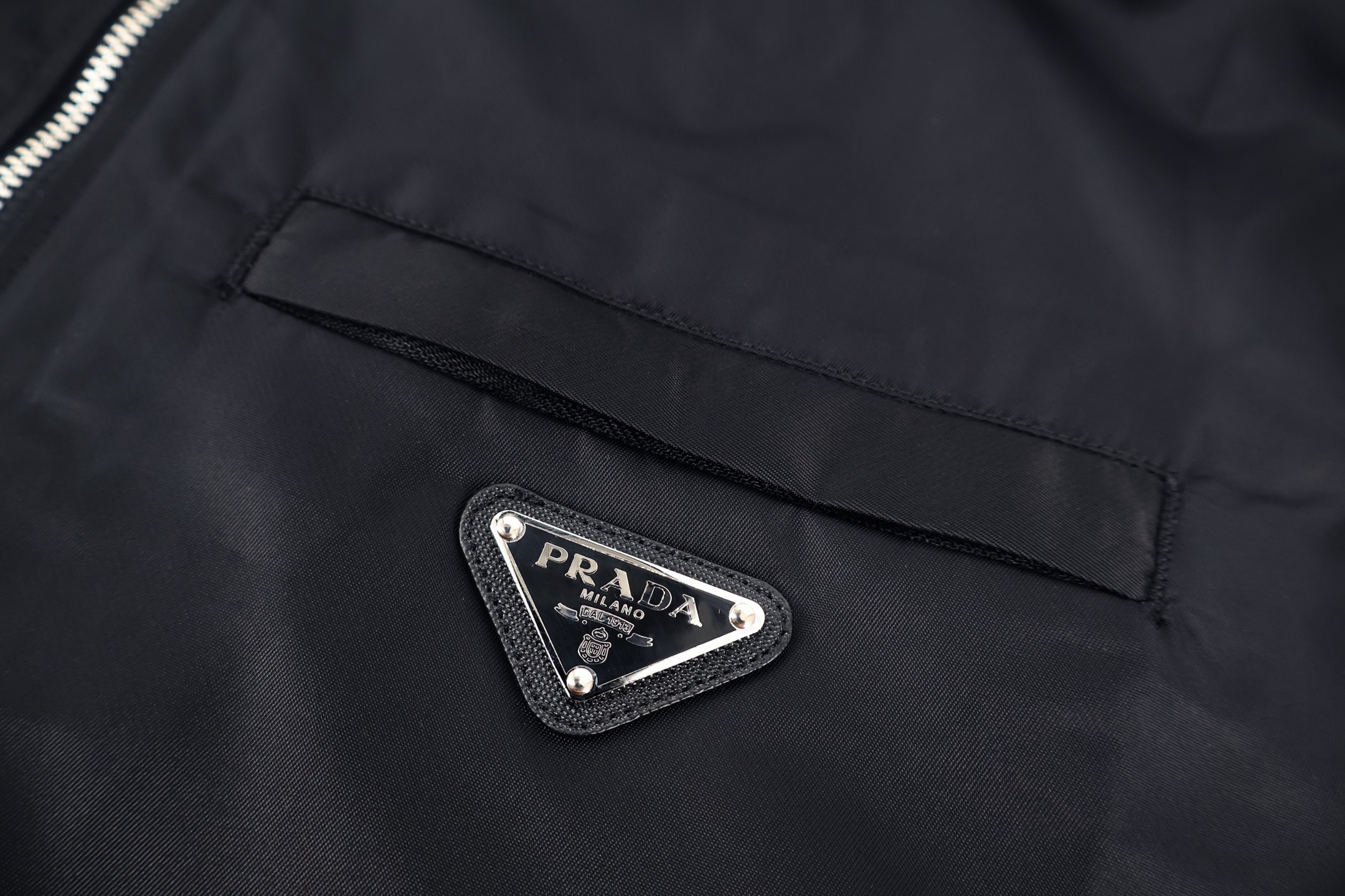 PRADA 普拉达 三角标拉链连帽夹克 外套 长袖 秋冬 黑色 B5