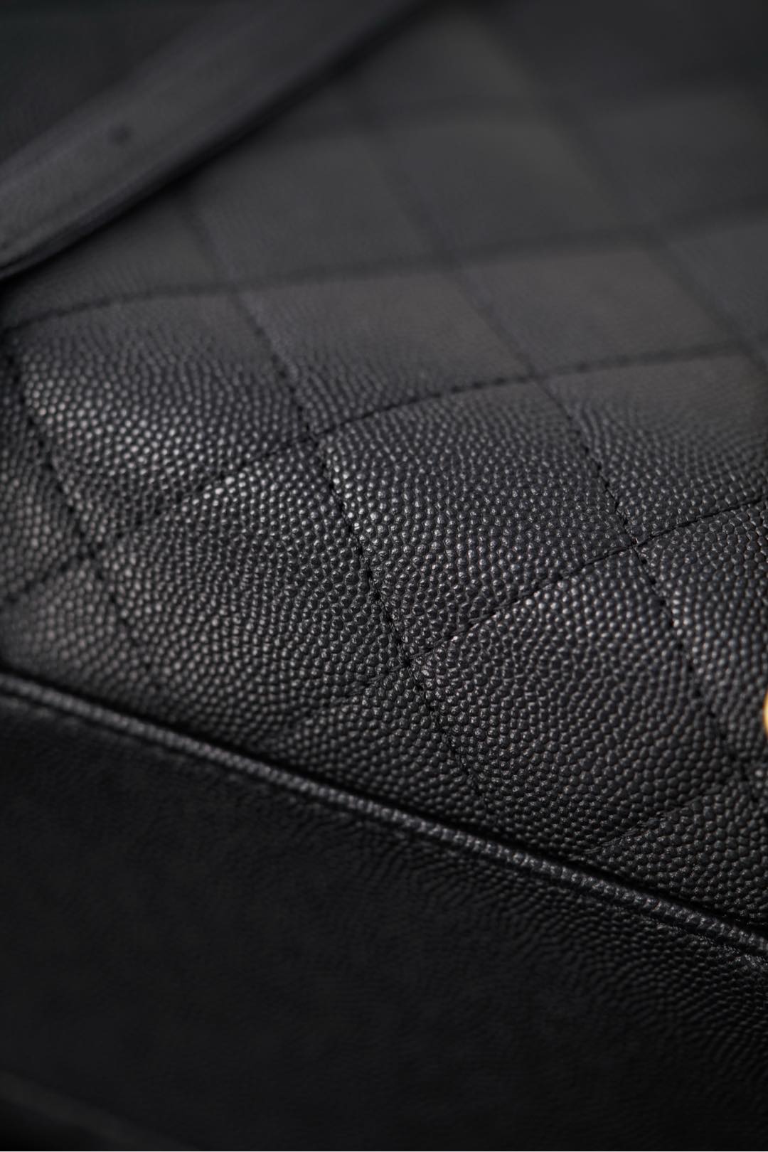 CHANEL 25Bag 25 B Backpack (Grained Calfskin)  双肩包 黑金 A5-AS5600-B20304-94305  