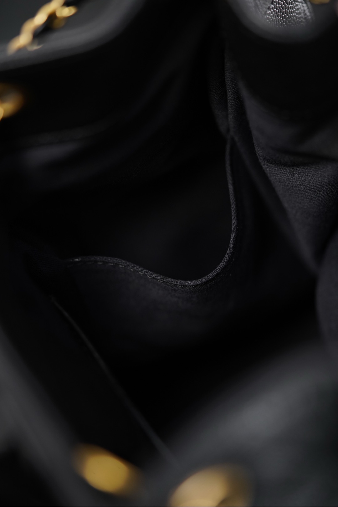 CHANEL 25Bag 25 B Backpack (Grained Calfskin)  双肩包 黑金 A5-AS5600-B20304-94305  