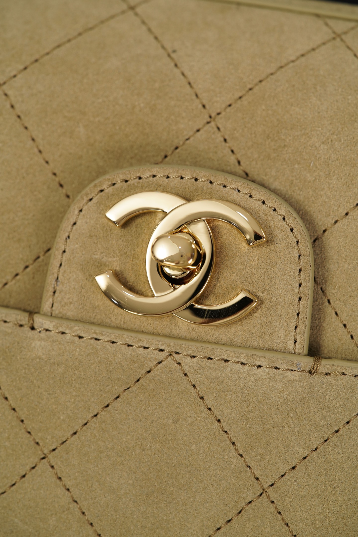 超大号 CHANEL 26S CF Suede Calfskin Shoulder/Crossbody Bag, Extra Large, Dark Beige A5-AS6281-B24009-U9390