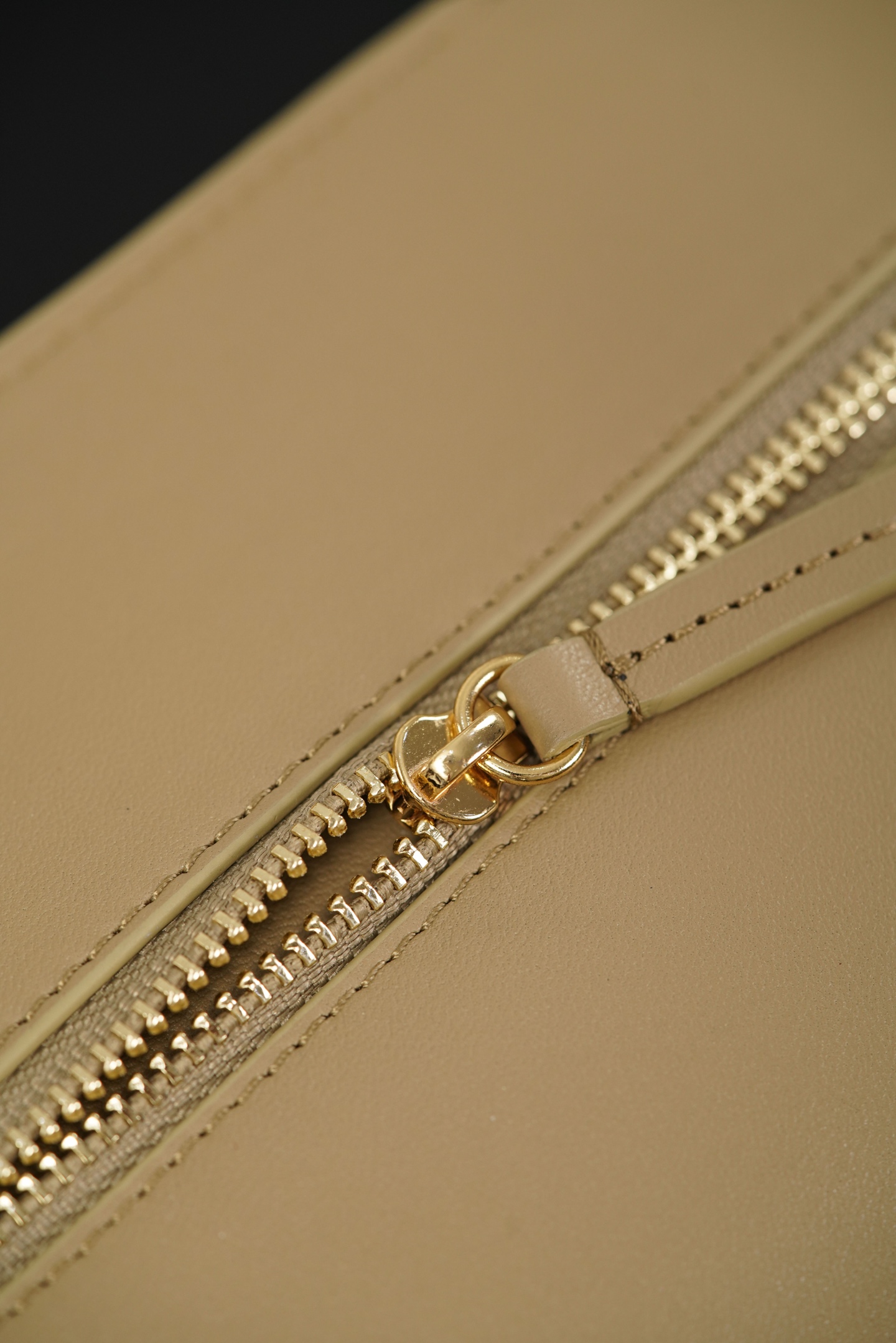 超大号 CHANEL 26S CF Suede Calfskin Shoulder/Crossbody Bag, Extra Large, Dark Beige A5-AS6281-B24009-U9390