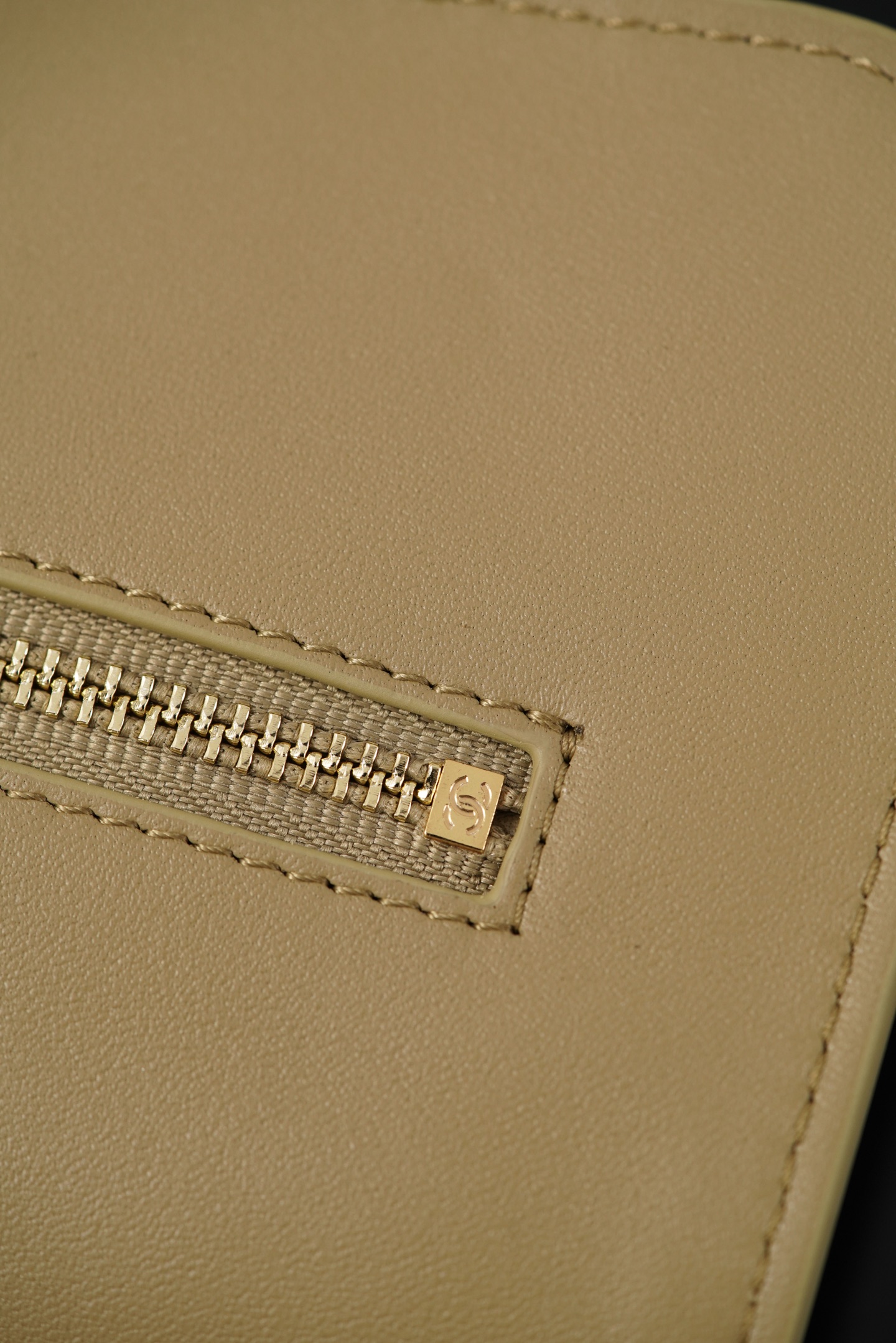 超大号 CHANEL 26S CF Suede Calfskin Shoulder/Crossbody Bag, Extra Large, Dark Beige A5-AS6281-B24009-U9390