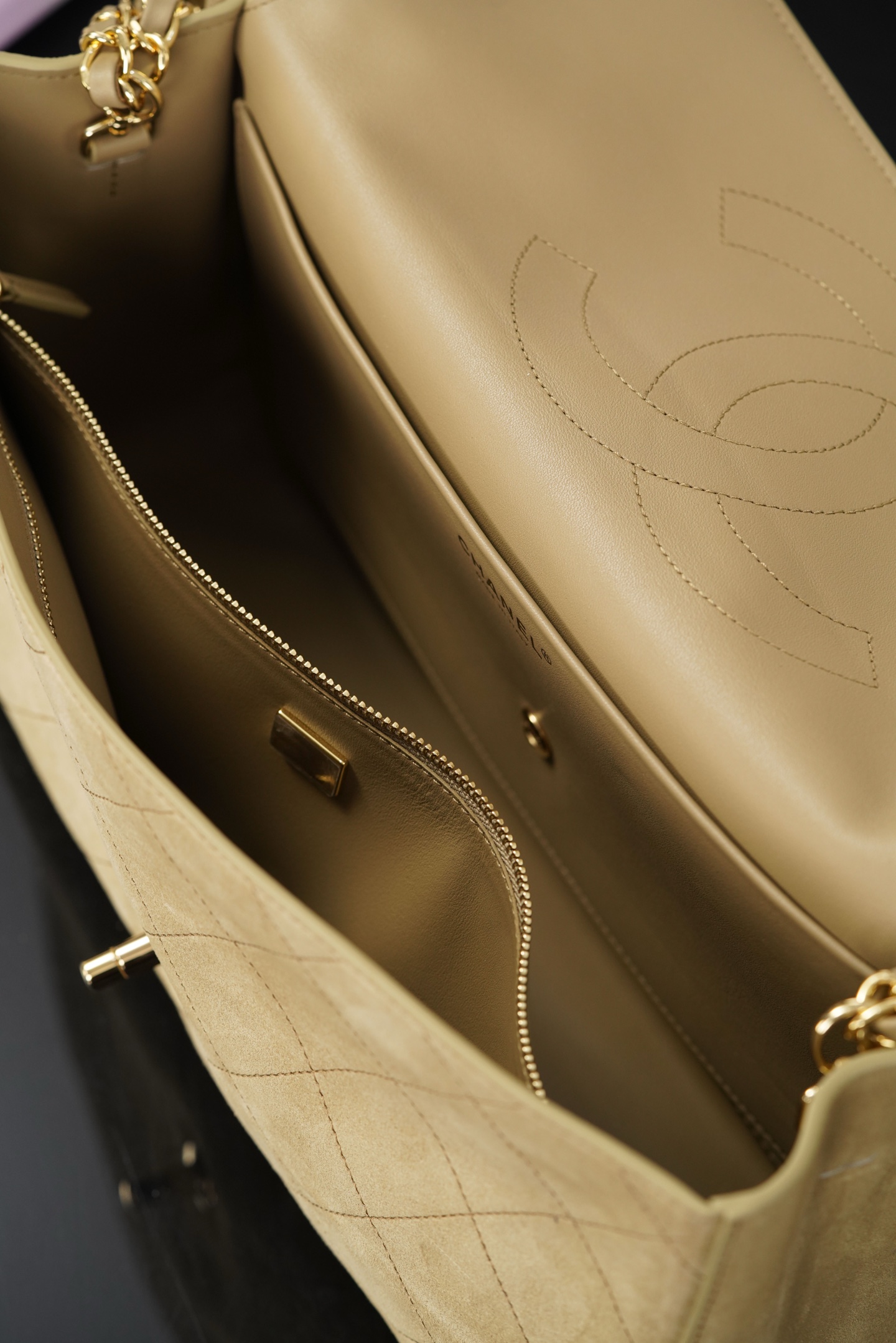 超大号 CHANEL 26S CF Suede Calfskin Shoulder/Crossbody Bag, Extra Large, Dark Beige A5-AS6281-B24009-U9390
