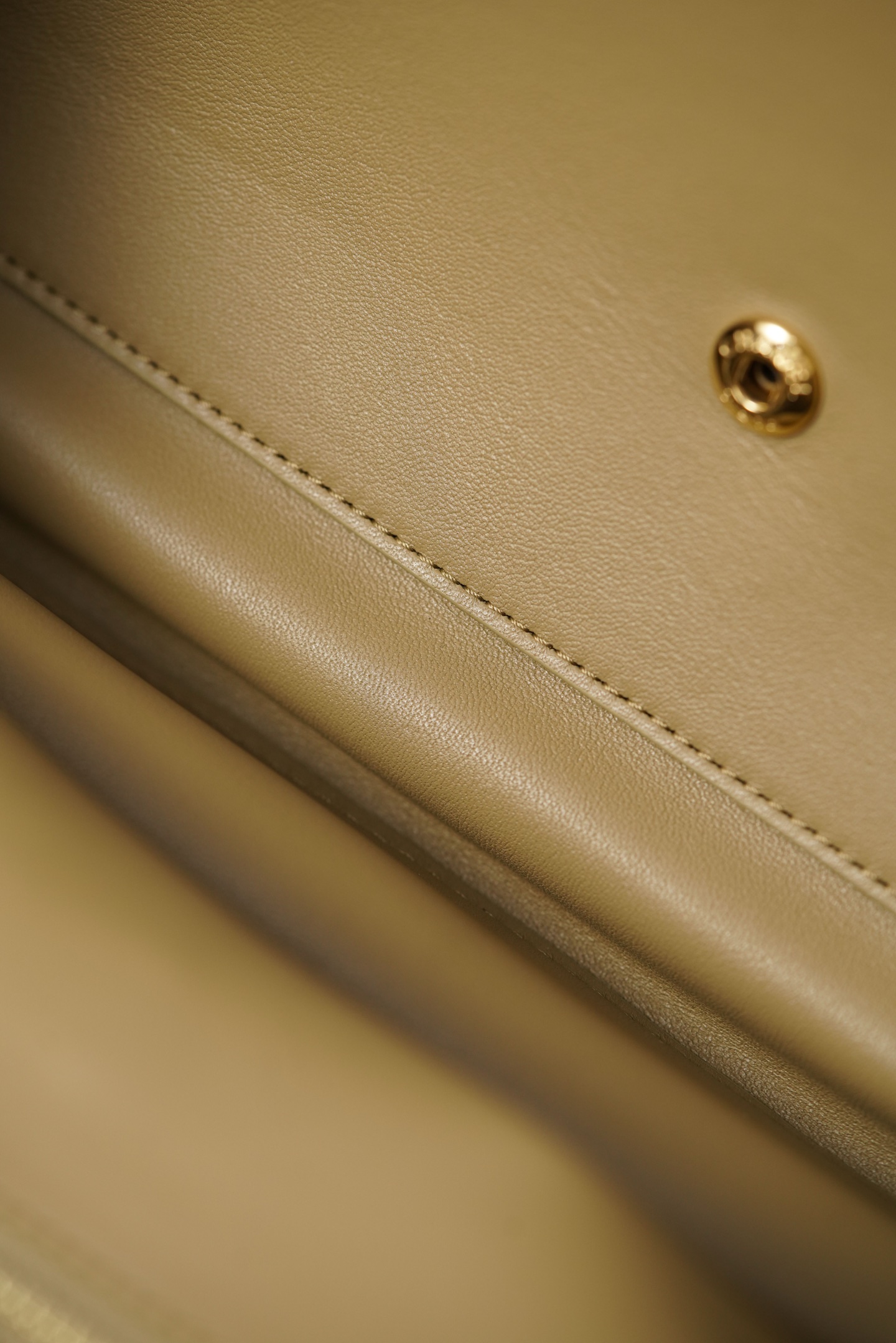 超大号 CHANEL 26S CF Suede Calfskin Shoulder/Crossbody Bag, Extra Large, Dark Beige A5-AS6281-B24009-U9390