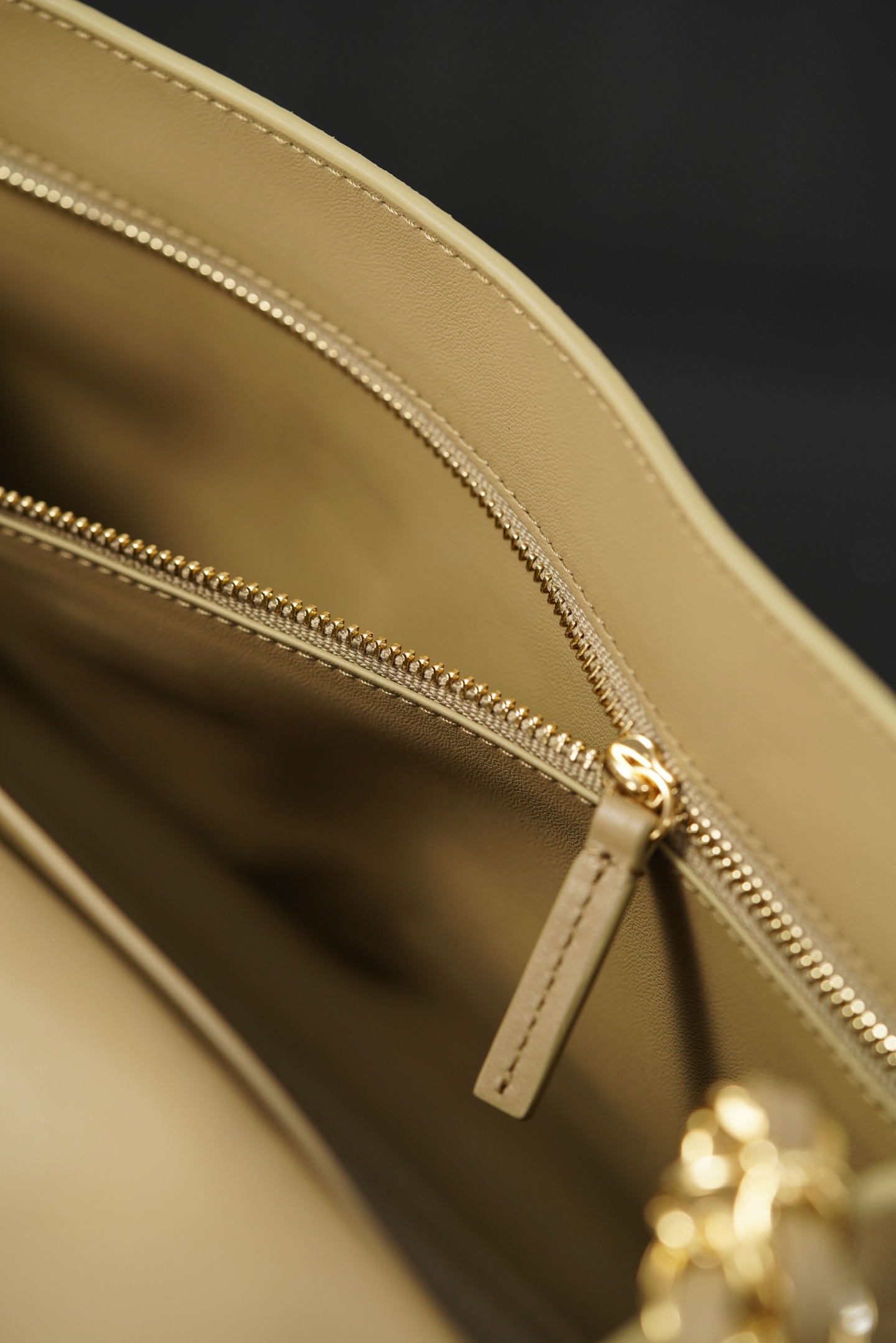 超大号 CHANEL 26S CF Suede Calfskin Shoulder/Crossbody Bag, Extra Large, Dark Beige A5-AS6281-B24009-U9390