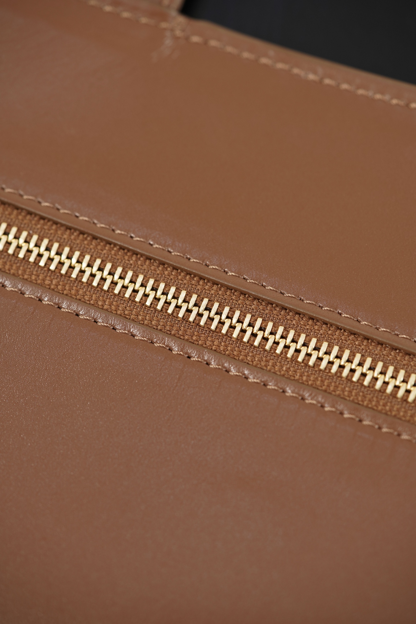 超大号 CHANEL 26S CF Suede and Calfskin Shoulder/Crossbody Bag, Extra Large (Camel) A5-AS6281-B24009-UA847
