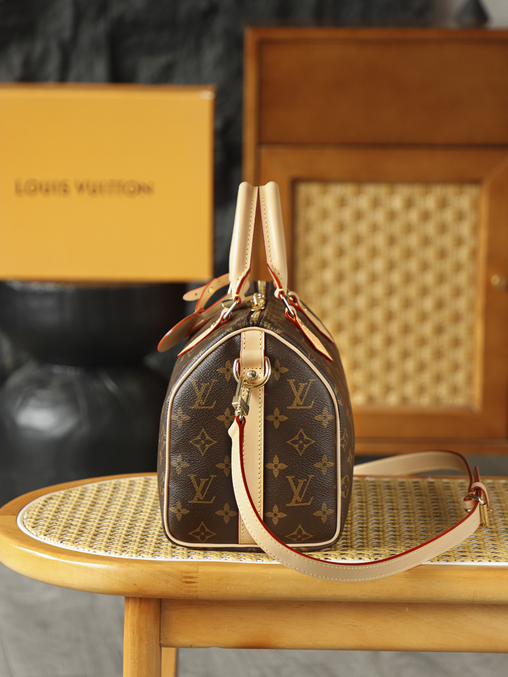 LOUIS VUITTON 𝐩𝐞𝐞𝐝𝐲 𝟐𝟓 NéoNoé Bucket Bag - Monogram Canvas with Gold-Tone Hardware - 1:1 Quality Edition   A0-M46977M41113