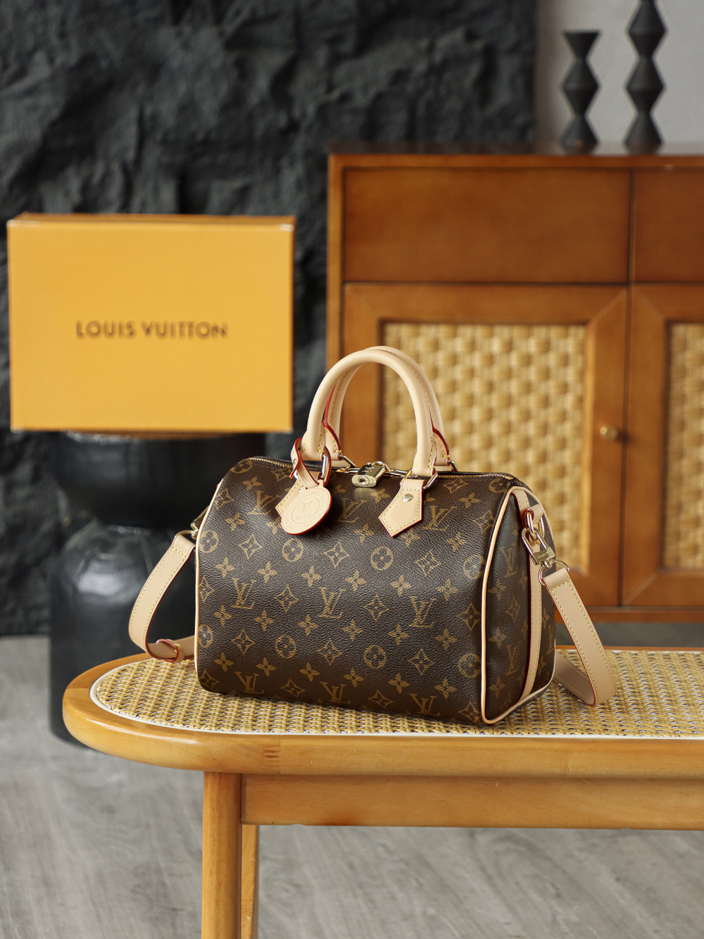LOUIS VUITTON 𝐩𝐞𝐞𝐝𝐲 𝟐𝟓 NéoNoé Bucket Bag - Monogram Canvas with Gold-Tone Hardware - 1:1 Quality Edition   A0-M46977M41113