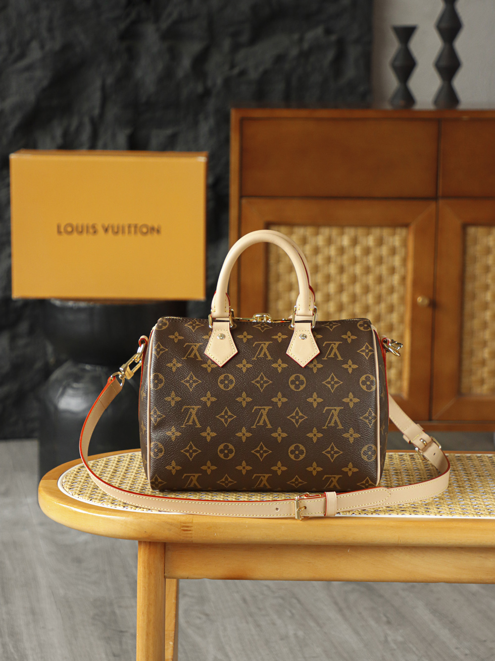LOUIS VUITTON 𝐩𝐞𝐞𝐝𝐲 𝟐𝟓 NéoNoé Bucket Bag - Monogram Canvas with Gold-Tone Hardware - 1:1 Quality Edition   A0-M46977M41113