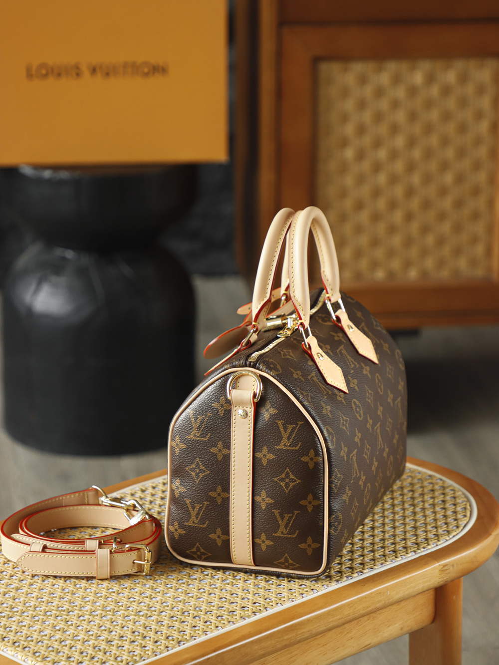 LOUIS VUITTON 𝐩𝐞𝐞𝐝𝐲 𝟐𝟓 NéoNoé Bucket Bag - Monogram Canvas with Gold-Tone Hardware - 1:1 Quality Edition   A0-M46977M41113