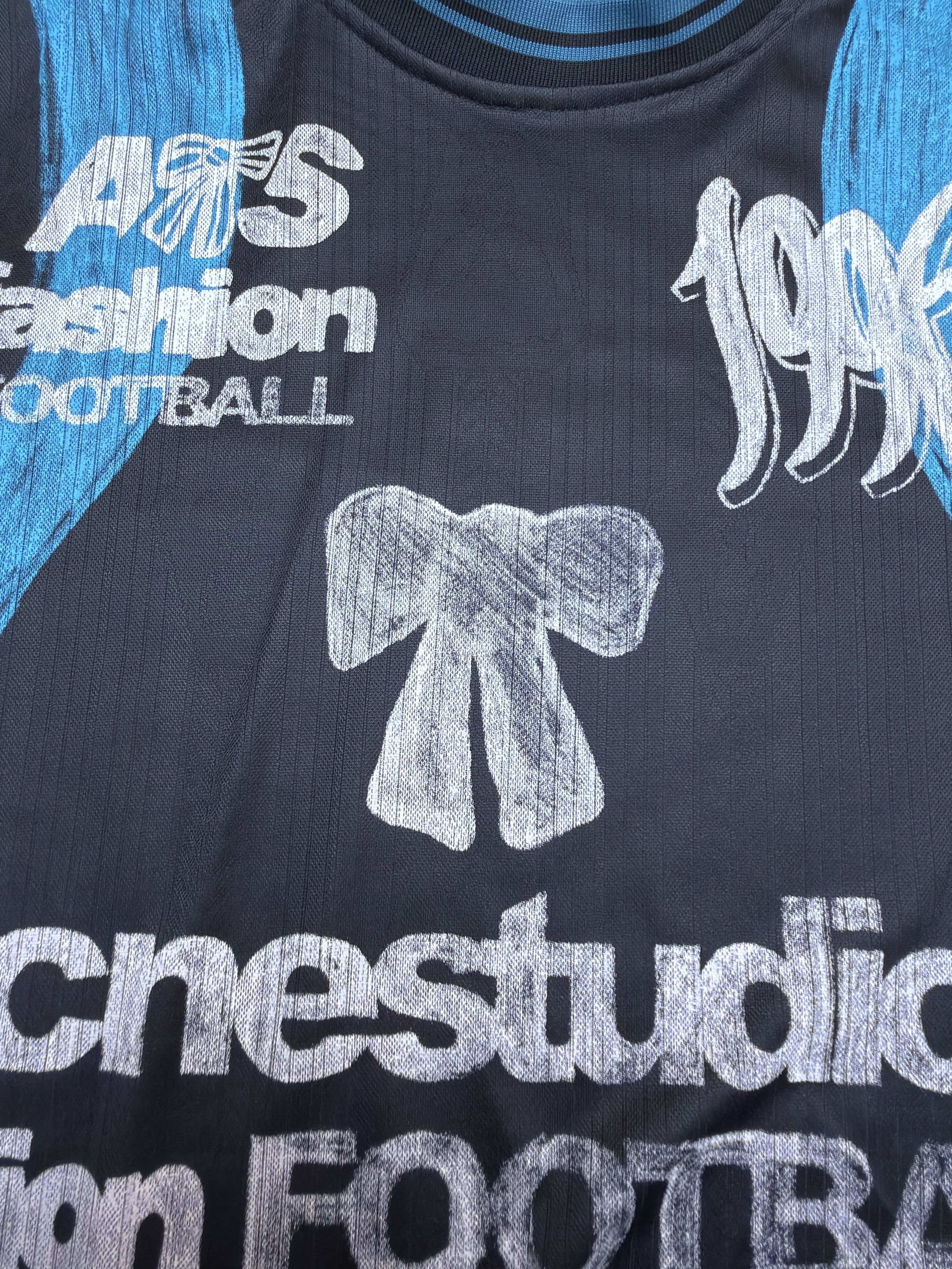 Acne Studios 足球胶囊系列 蝴蝶结徽标球衣 T恤 长袖 黑蓝色 A5 