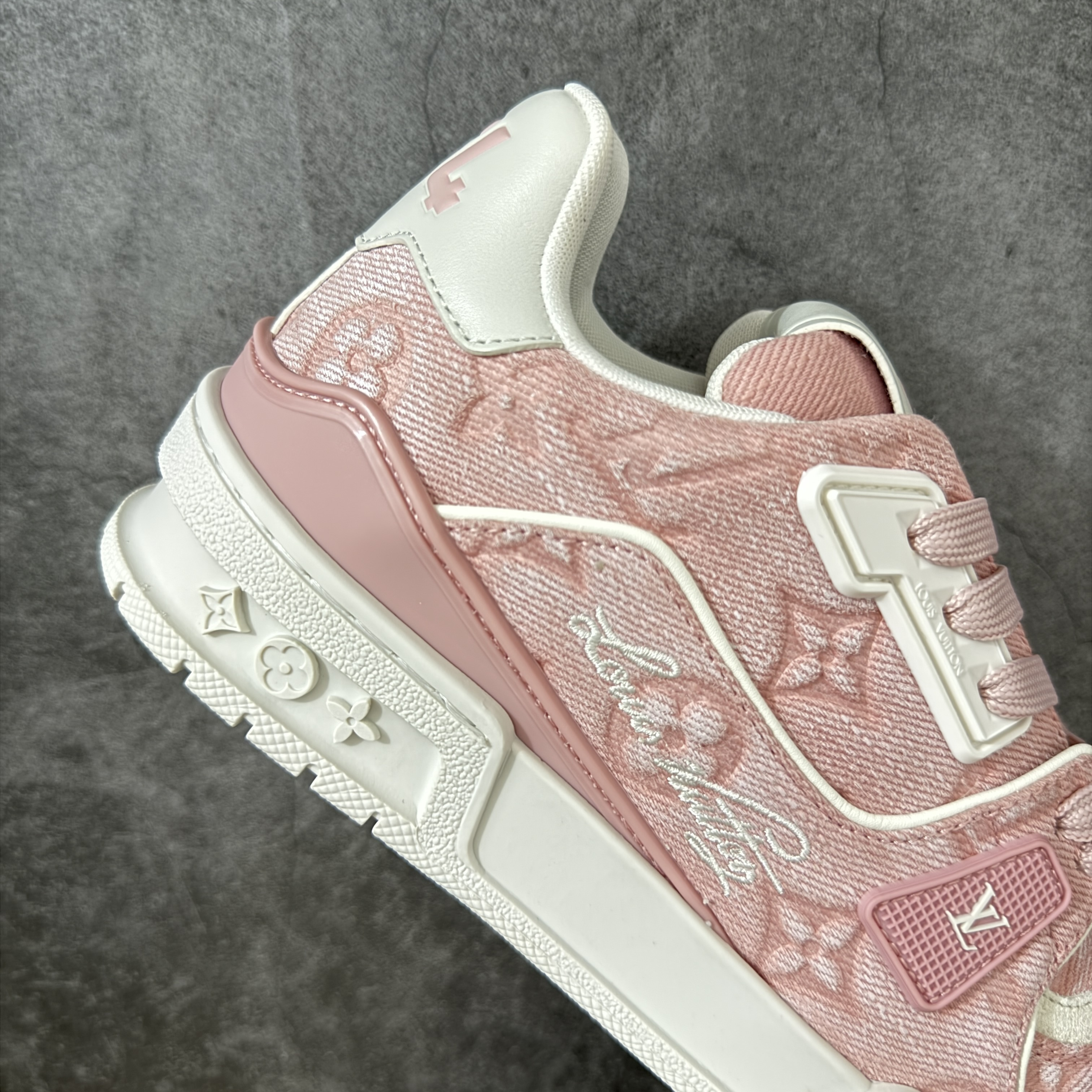 Louis Vuitton LV Trainer 路易威登 低筒 休闲鞋 板鞋 运动鞋 男鞋 女鞋 波鞋 粉色 1AKCFU