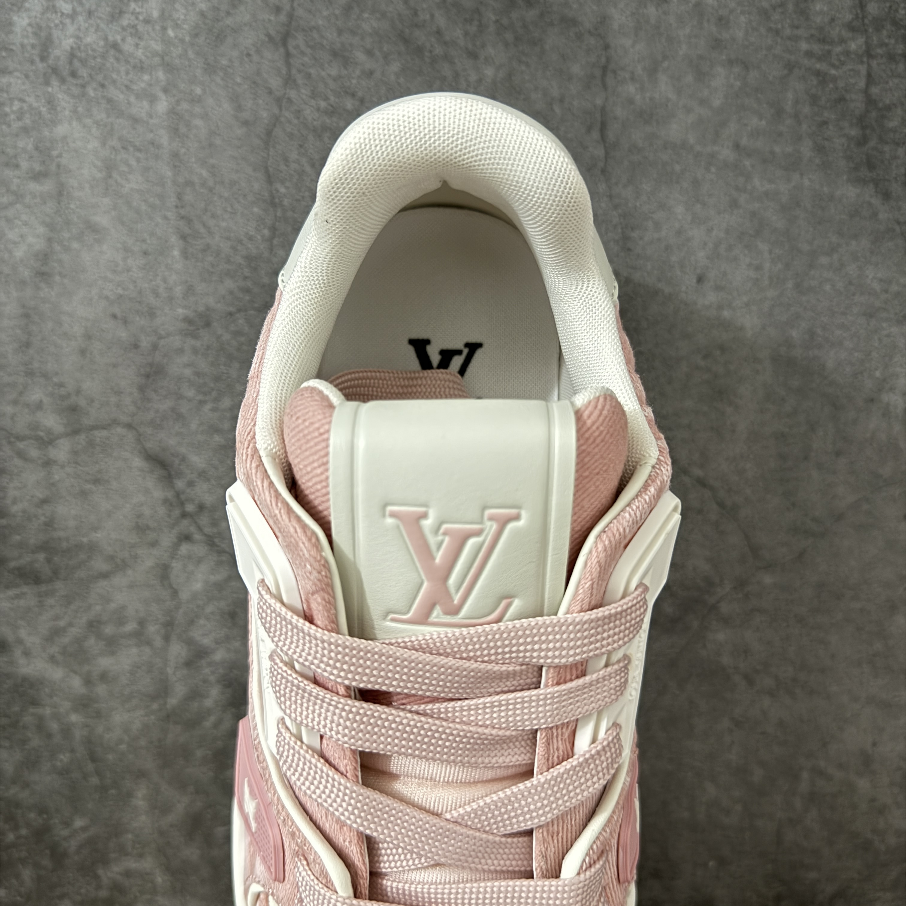 Louis Vuitton LV Trainer 路易威登 低筒 休闲鞋 板鞋 运动鞋 男鞋 女鞋 波鞋 粉色 1AKCFU