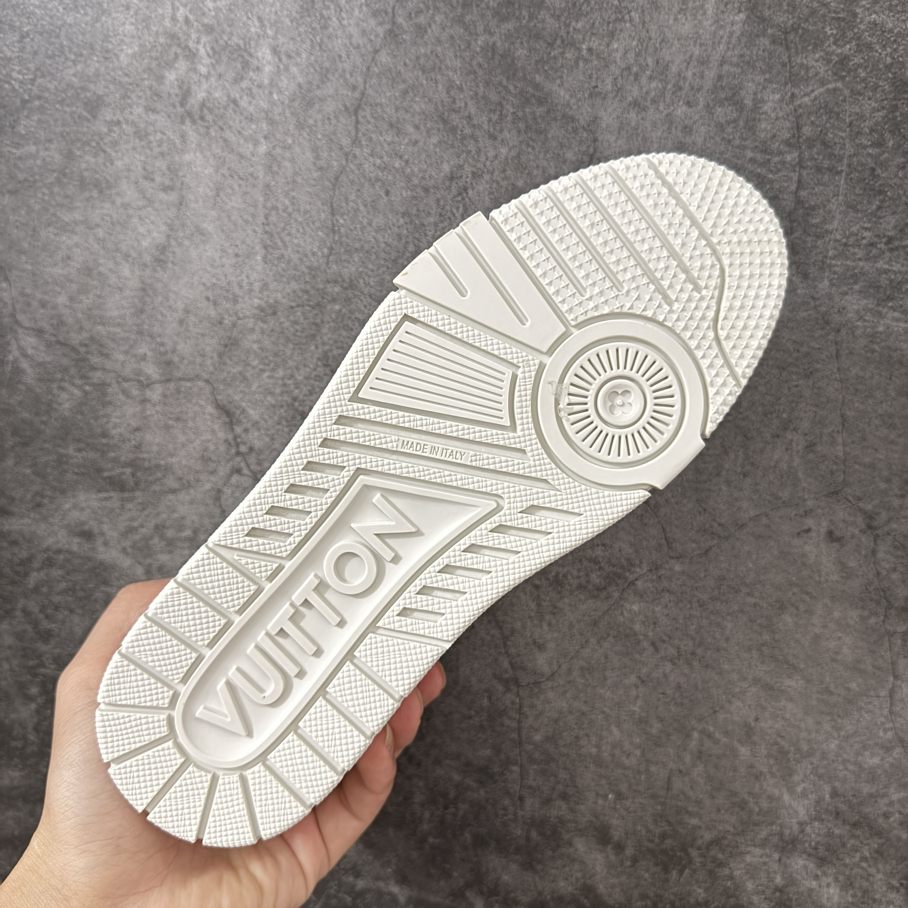 Louis Vuitton LV Trainer 路易威登 低筒 休闲鞋 板鞋 运动鞋 男鞋 女鞋 波鞋 粉色 1AKCFU
