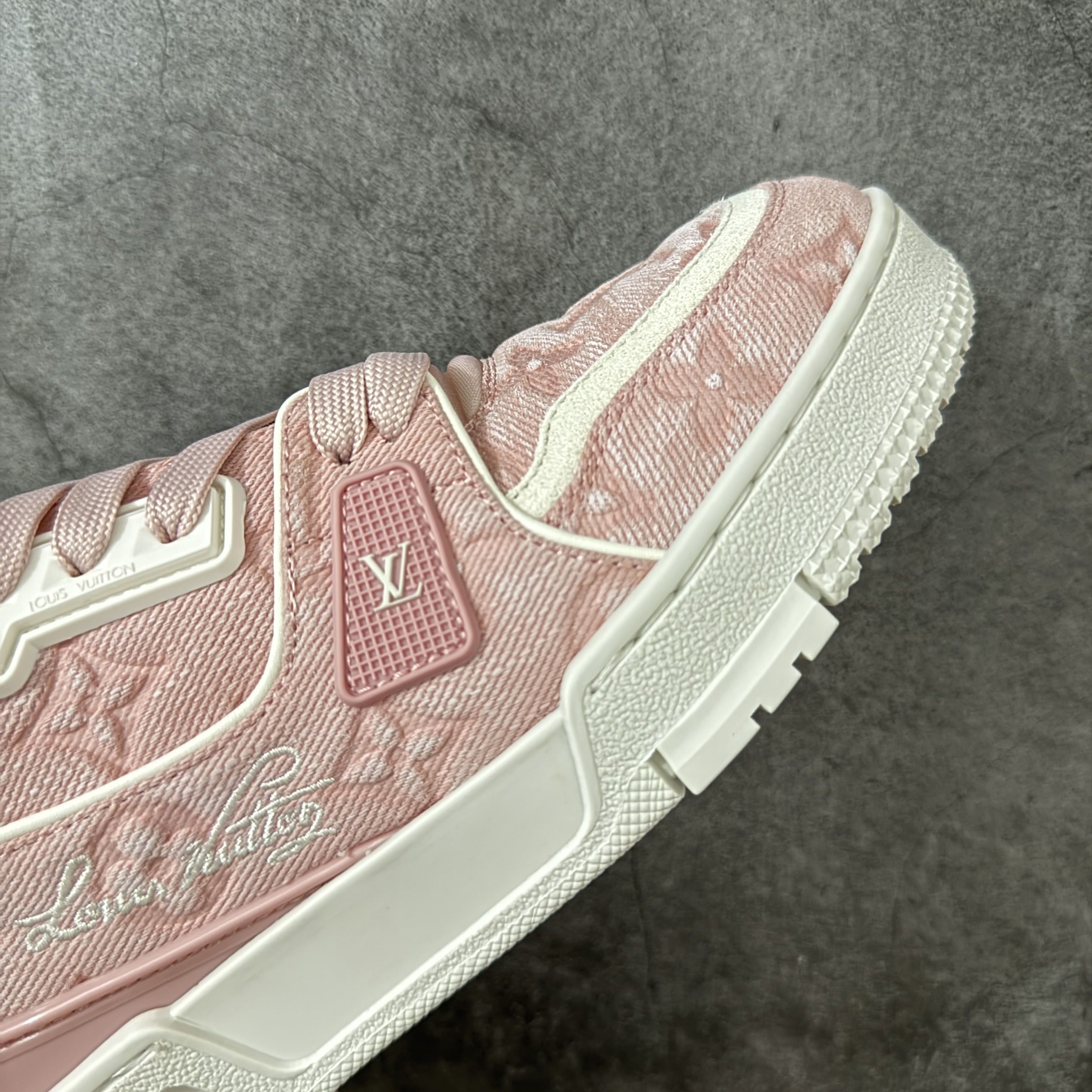 Louis Vuitton LV Trainer 路易威登 低筒 休闲鞋 板鞋 运动鞋 男鞋 女鞋 波鞋 粉色 1AKCFU