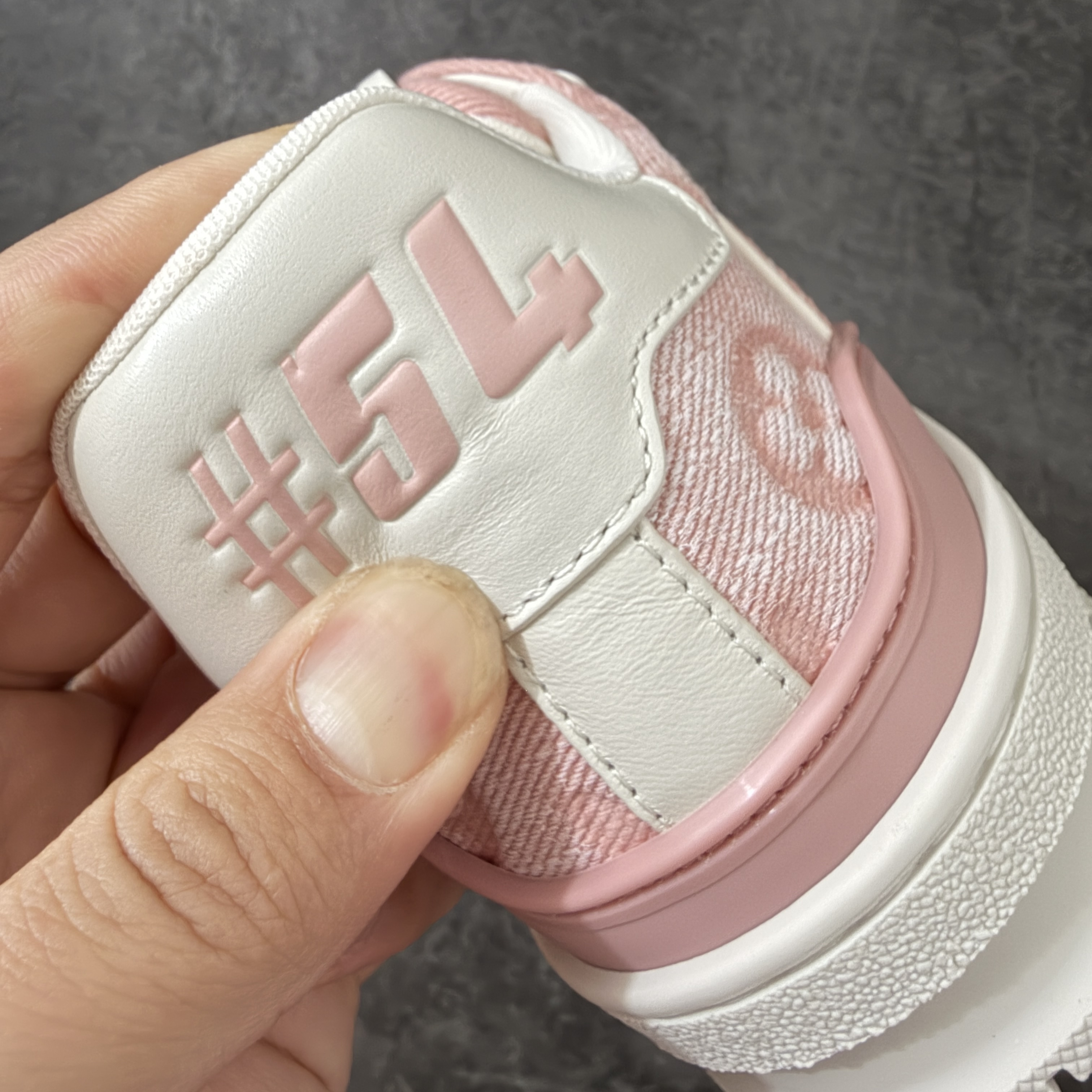 Louis Vuitton LV Trainer 路易威登 低筒 休闲鞋 板鞋 运动鞋 男鞋 女鞋 波鞋 粉色 1AKCFU