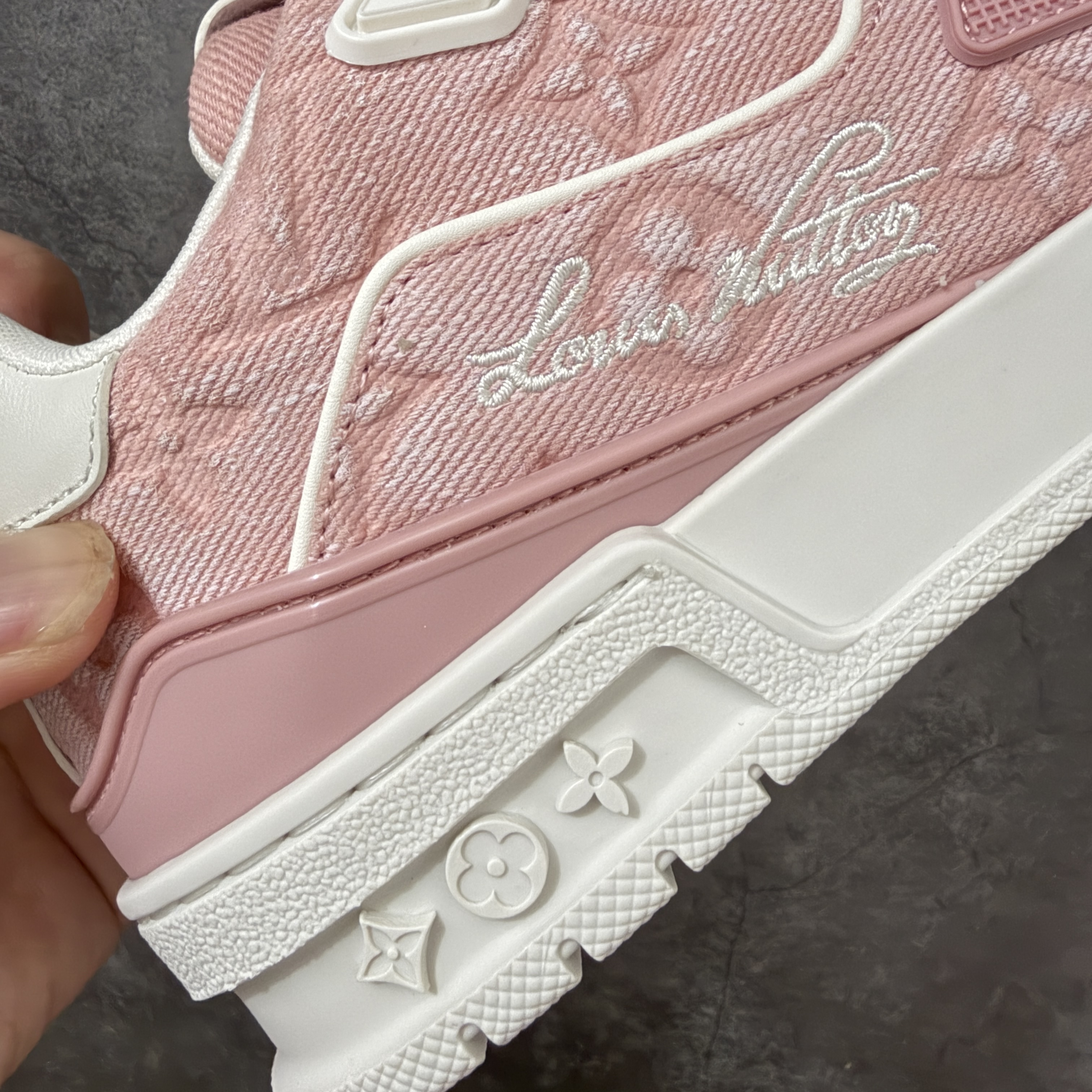 Louis Vuitton LV Trainer 路易威登 低筒 休闲鞋 板鞋 运动鞋 男鞋 女鞋 波鞋 粉色 1AKCFU