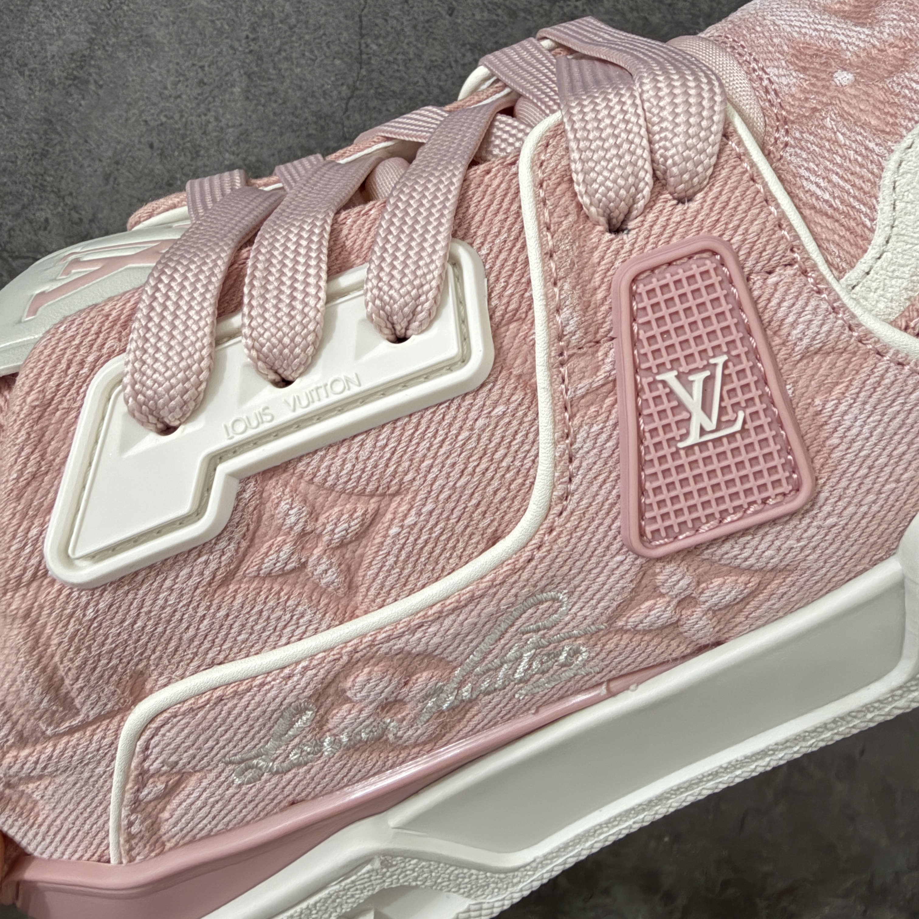 Louis Vuitton LV Trainer 路易威登 低筒 休闲鞋 板鞋 运动鞋 男鞋 女鞋 波鞋 粉色 1AKCFU