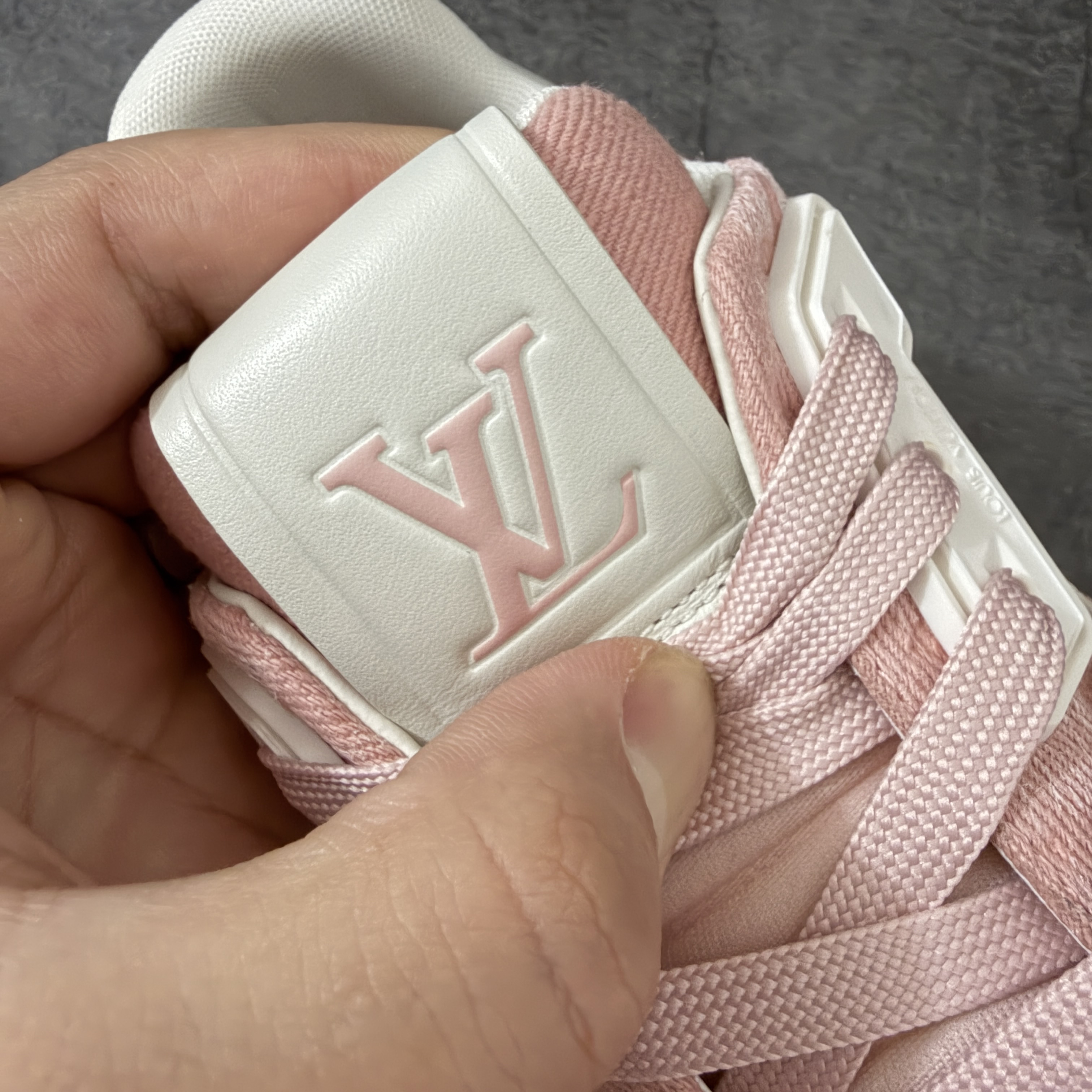 Louis Vuitton LV Trainer 路易威登 低筒 休闲鞋 板鞋 运动鞋 男鞋 女鞋 波鞋 粉色 1AKCFU