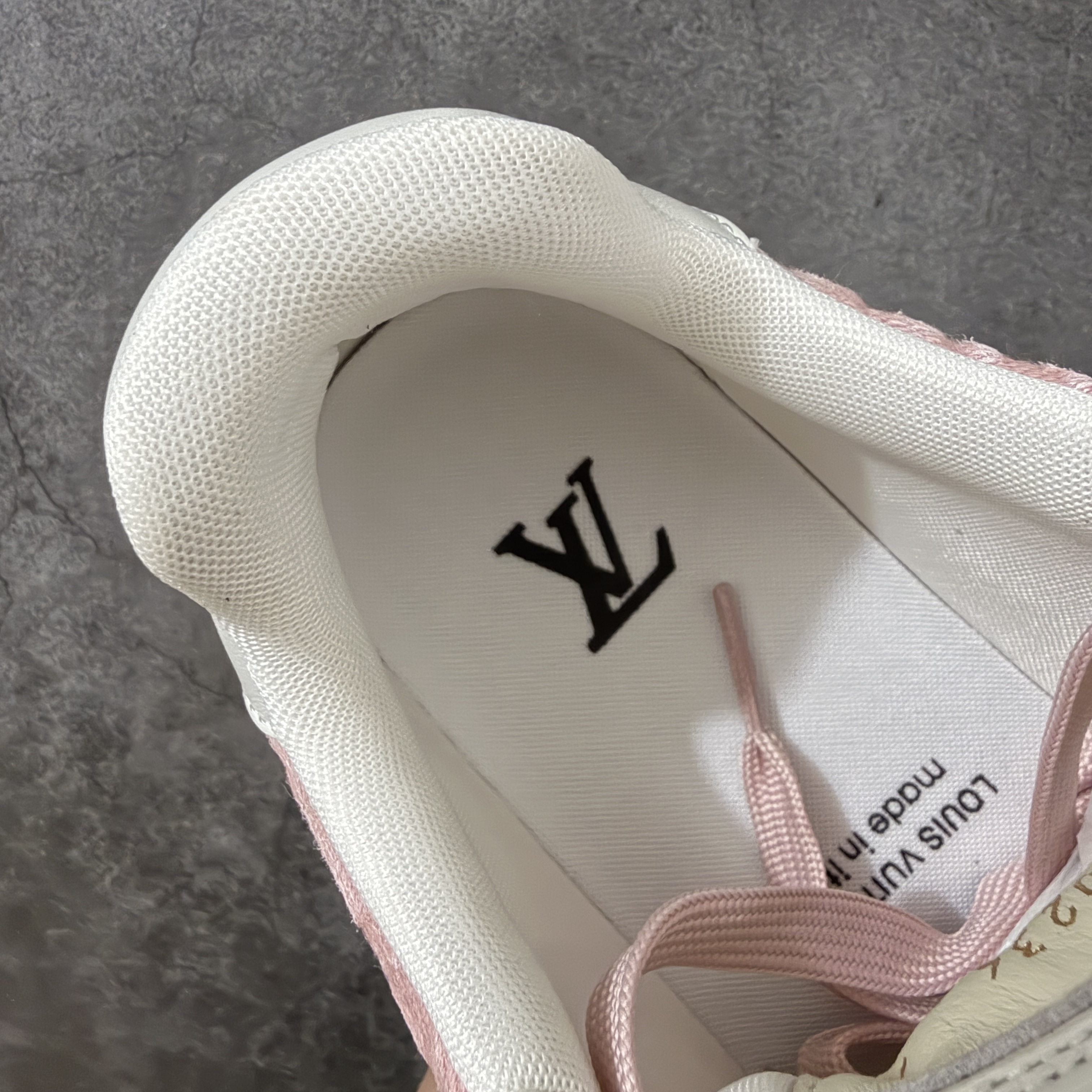 Louis Vuitton LV Trainer 路易威登 低筒 休闲鞋 板鞋 运动鞋 男鞋 女鞋 波鞋 粉色 1AKCFU