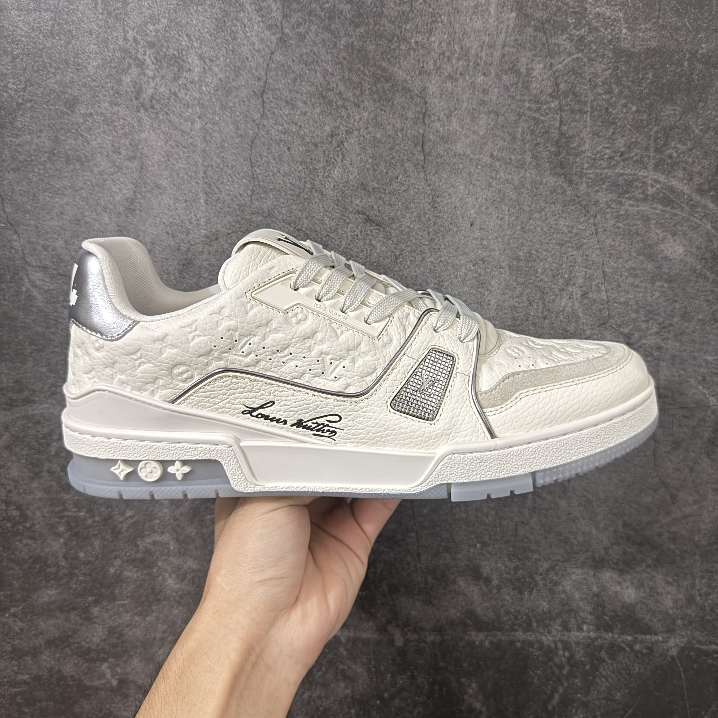 Louis Vuitton LV Trainer 路易威登 低筒 休闲鞋 板鞋 运动鞋 男鞋 女鞋 波鞋 米色拼灰色 1AKCFU