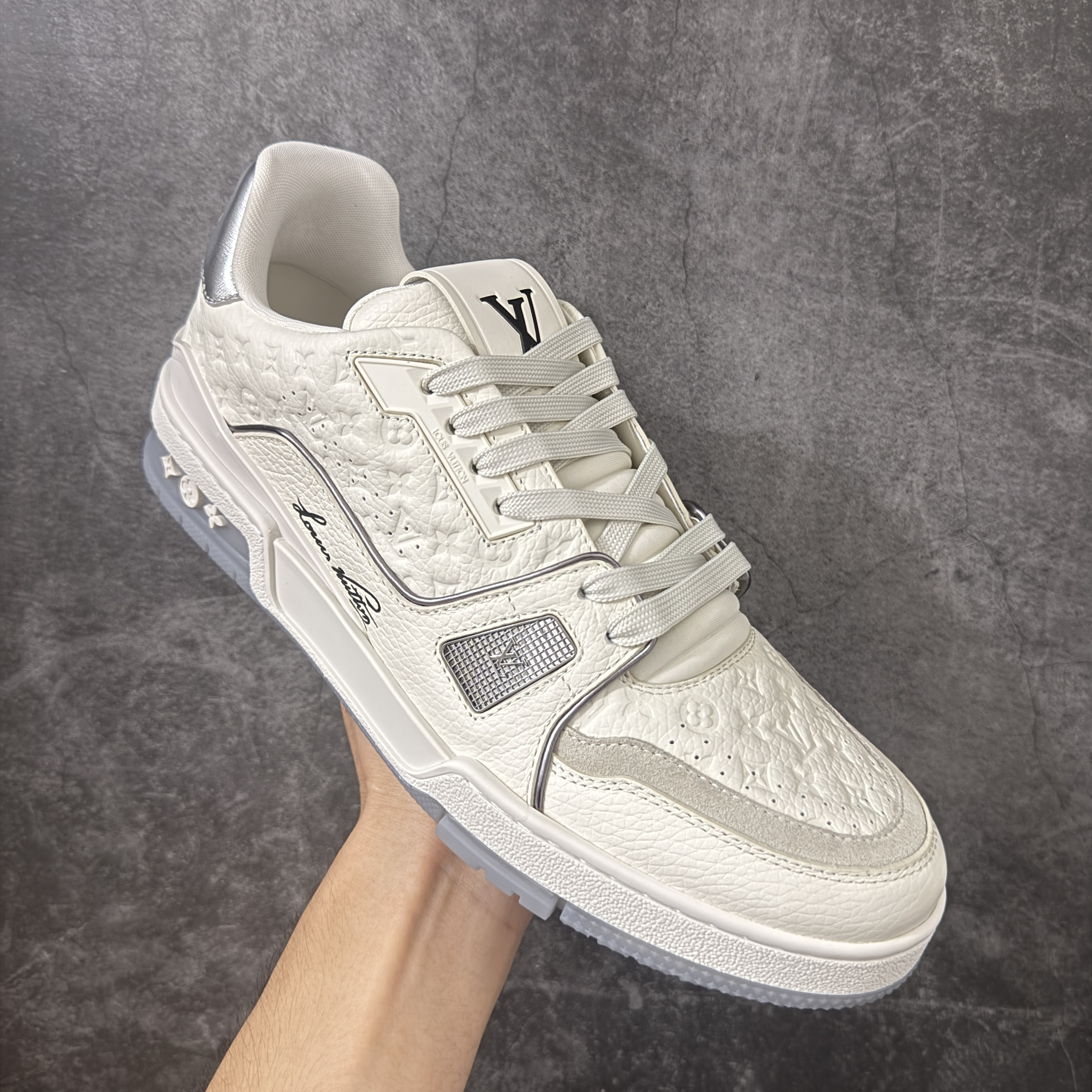 Louis Vuitton LV Trainer 路易威登 低筒 休闲鞋 板鞋 运动鞋 男鞋 女鞋 波鞋 米色拼灰色 1AKCFU
