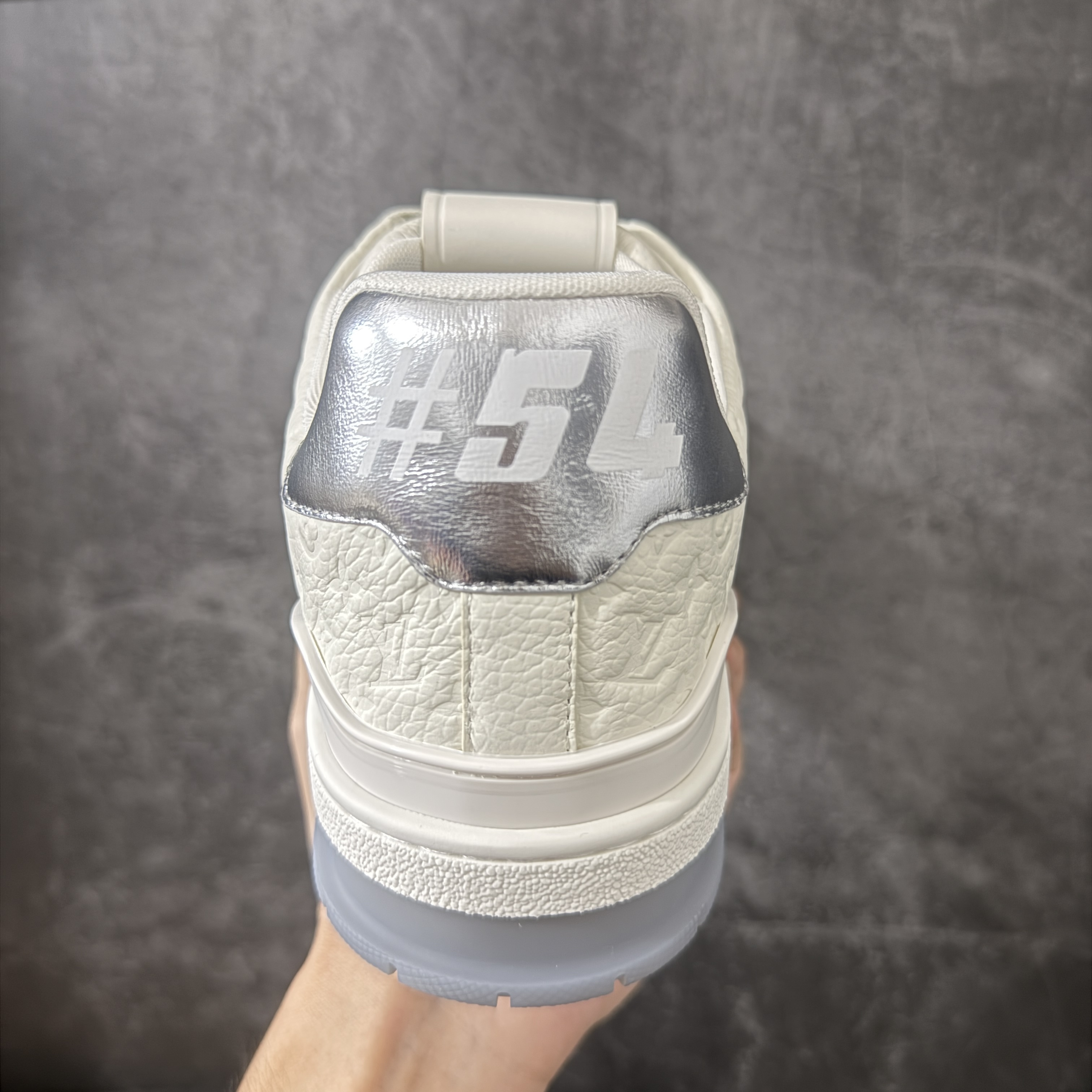 Louis Vuitton LV Trainer 路易威登 低筒 休闲鞋 板鞋 运动鞋 男鞋 女鞋 波鞋 米色拼灰色 1AKCFU