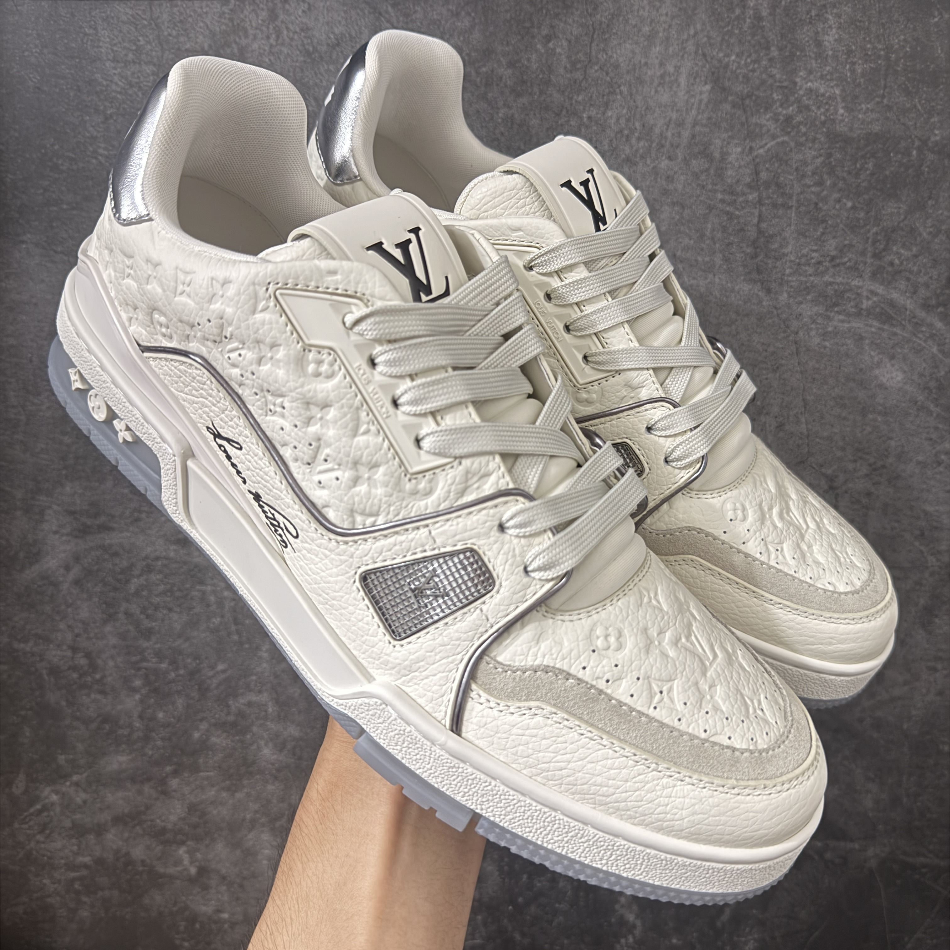 Louis Vuitton LV Trainer 路易威登 低筒 休闲鞋 板鞋 运动鞋 男鞋 女鞋 波鞋 米色拼灰色 1AKCFU