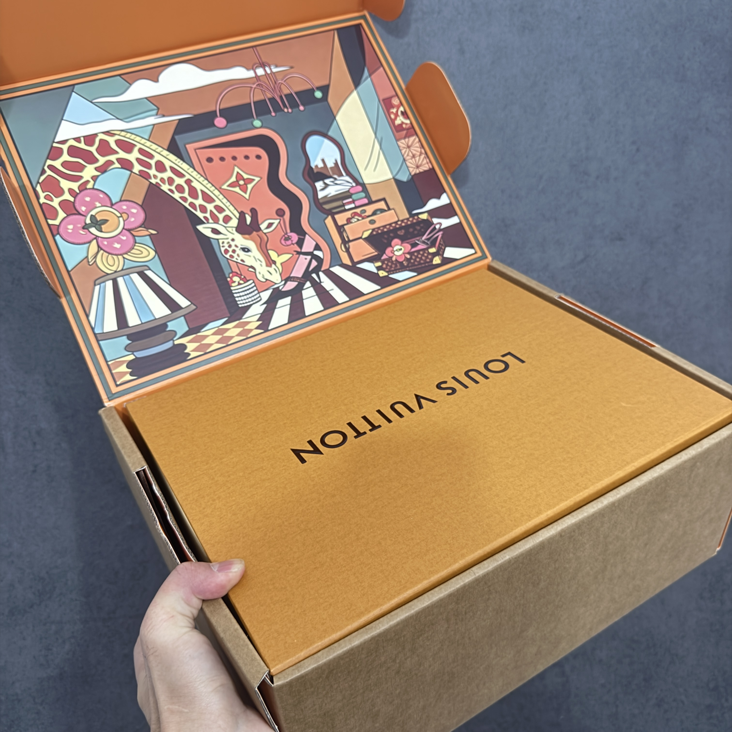 Louis Vuitton LV Trainer 路易威登 低筒 休闲鞋 板鞋 运动鞋 男鞋 女鞋 波鞋 米色拼灰色 1AKCFU