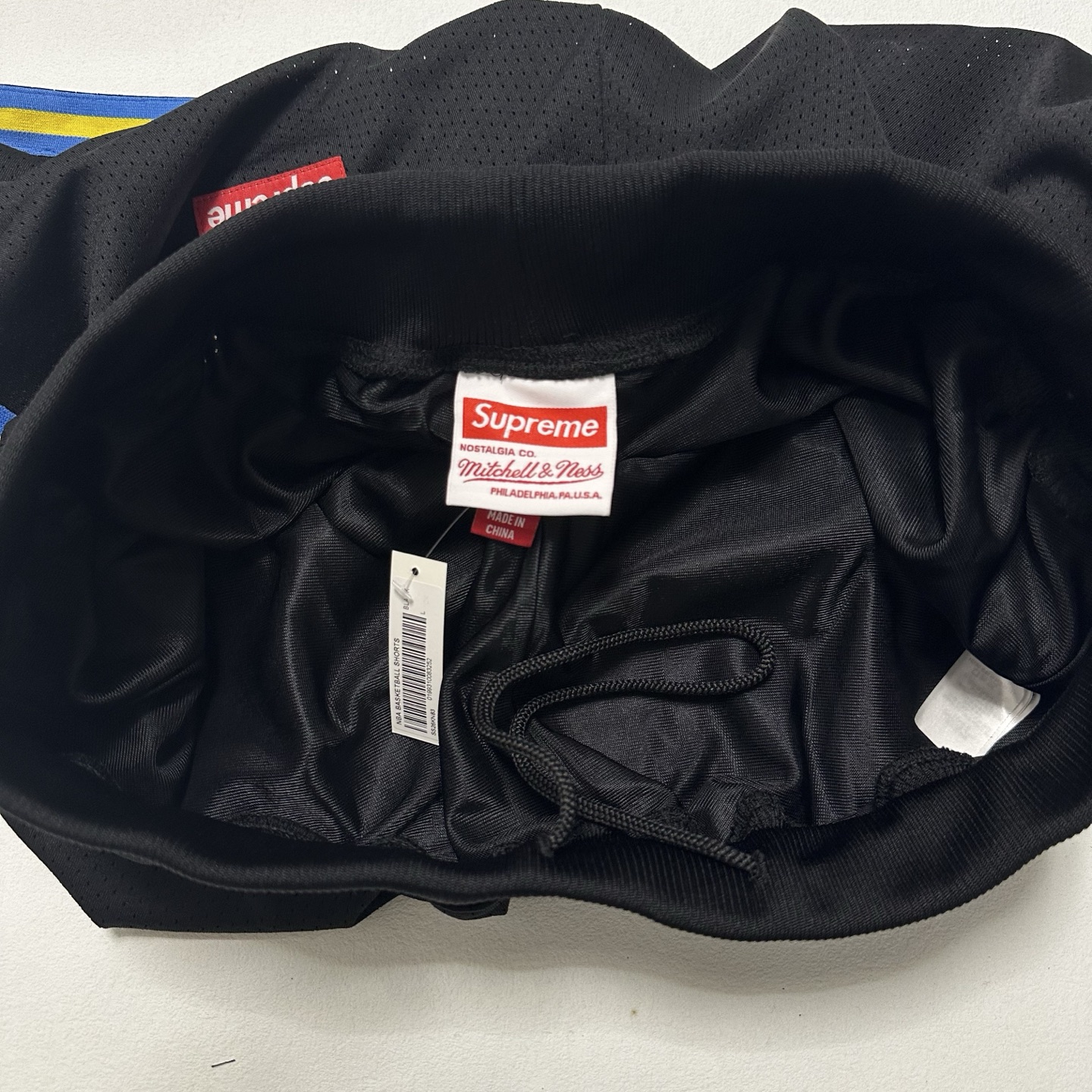 Supreme Mitchell Ness 联名款 掘金队撞色侧边条纹刺绣运动短裤 裤子 运动裤 五分裤 黑色