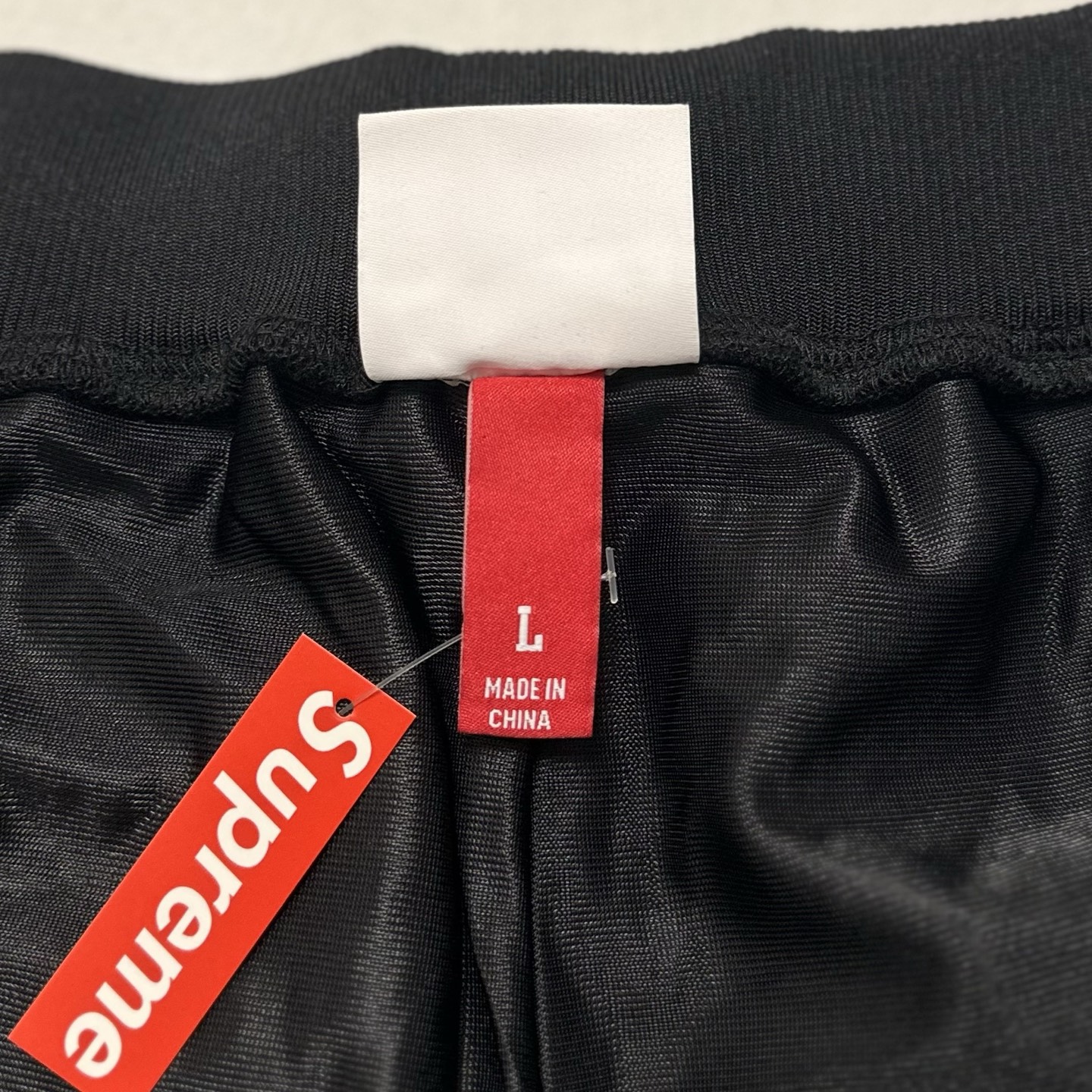 Supreme Mitchell Ness 联名款 掘金队撞色侧边条纹刺绣运动短裤 裤子 运动裤 五分裤 黑色