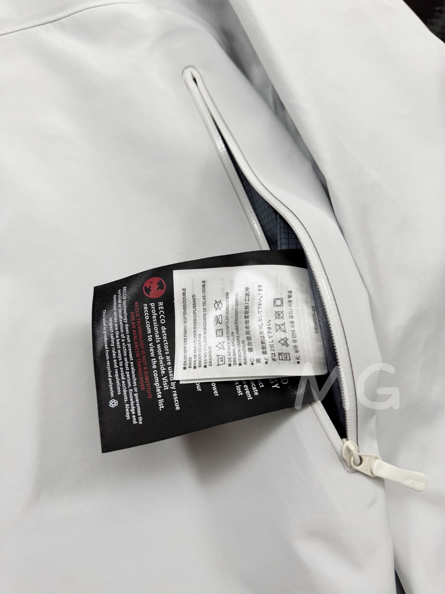 台州 Arcteryx 始祖鸟GTX  BETA SL GORE-TEX 硬壳轻薄 徒步 透气防水防风 冲锋衣 男女同款B5-X000008584